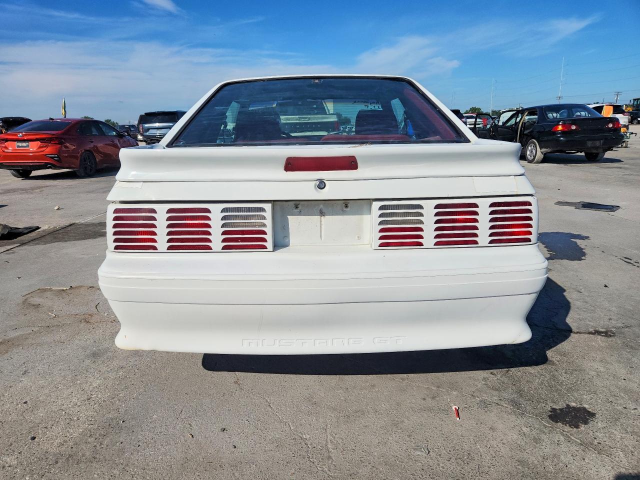 1989 Ford Mustang Gt White vin: 1FABP42E8KF214261