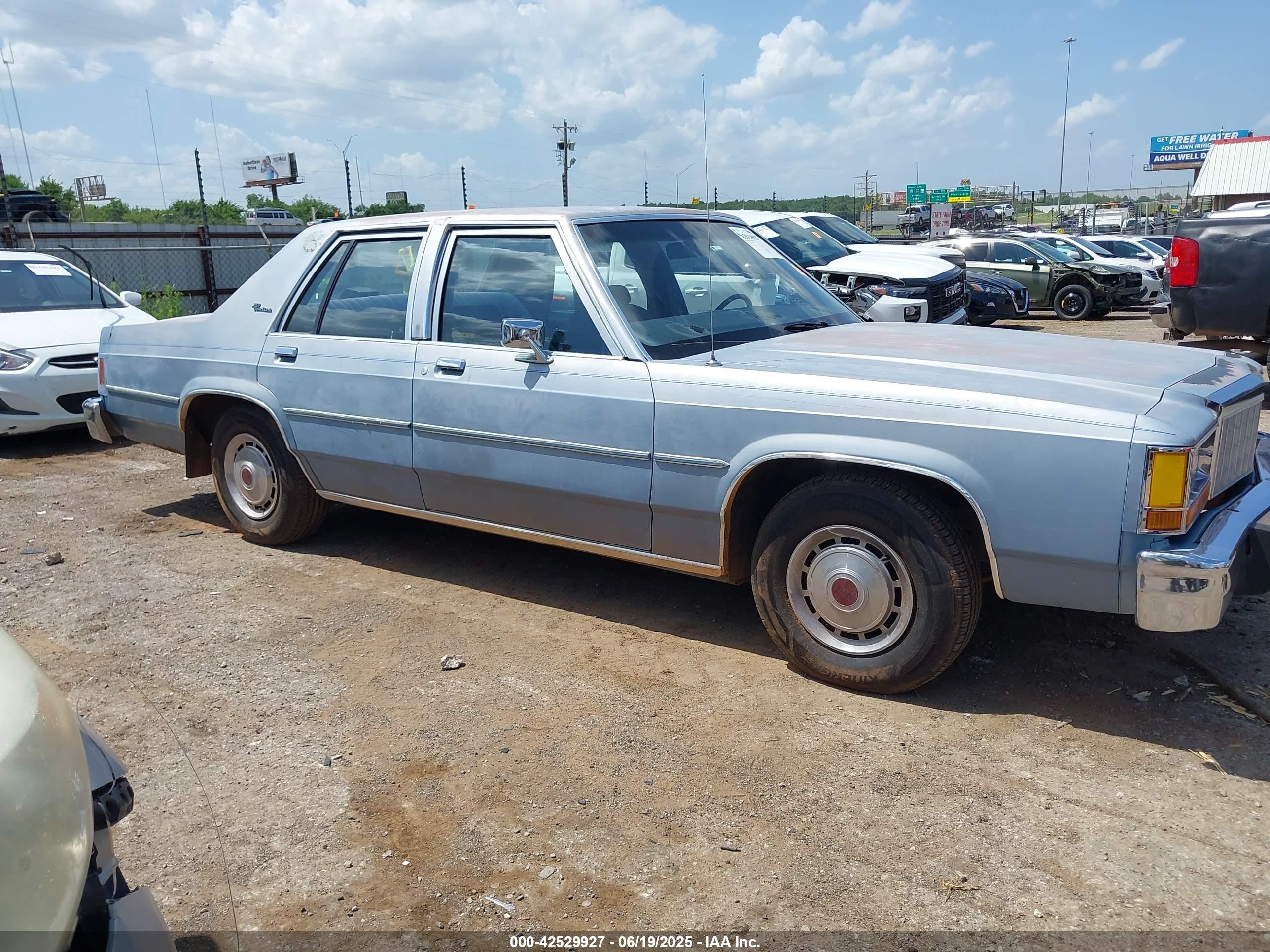 1985 Ford Ltd Crown Victoria Blue vin: 1FABP43FXFZ132754