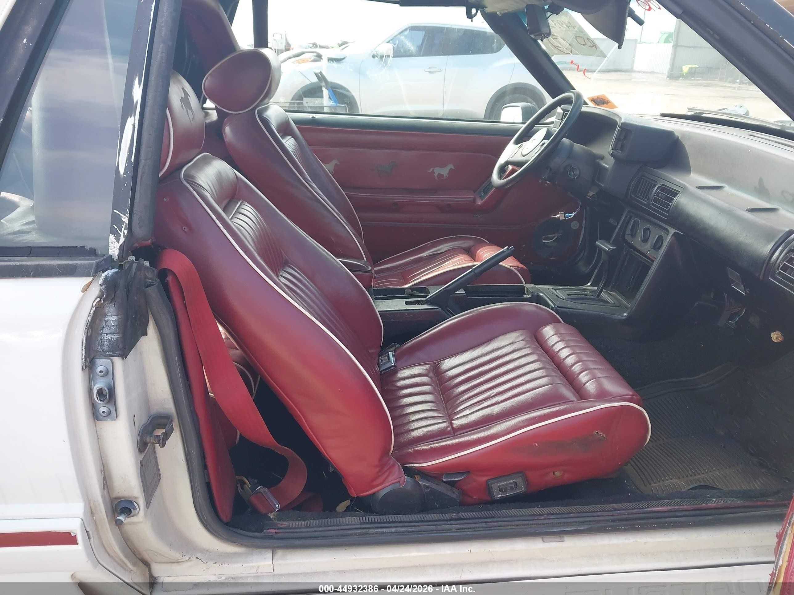 1988 Ford Mustang Gt Белый vin: 1FABP45E2JF188640