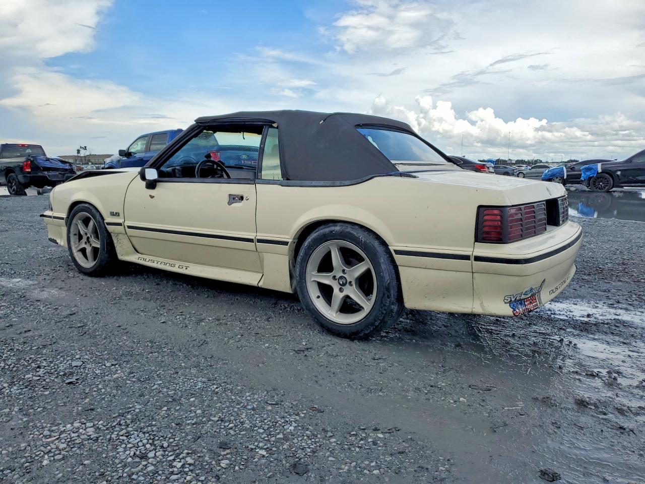 1989 Ford Mustang Gt Cream vin: 1FABP45E5KF160896