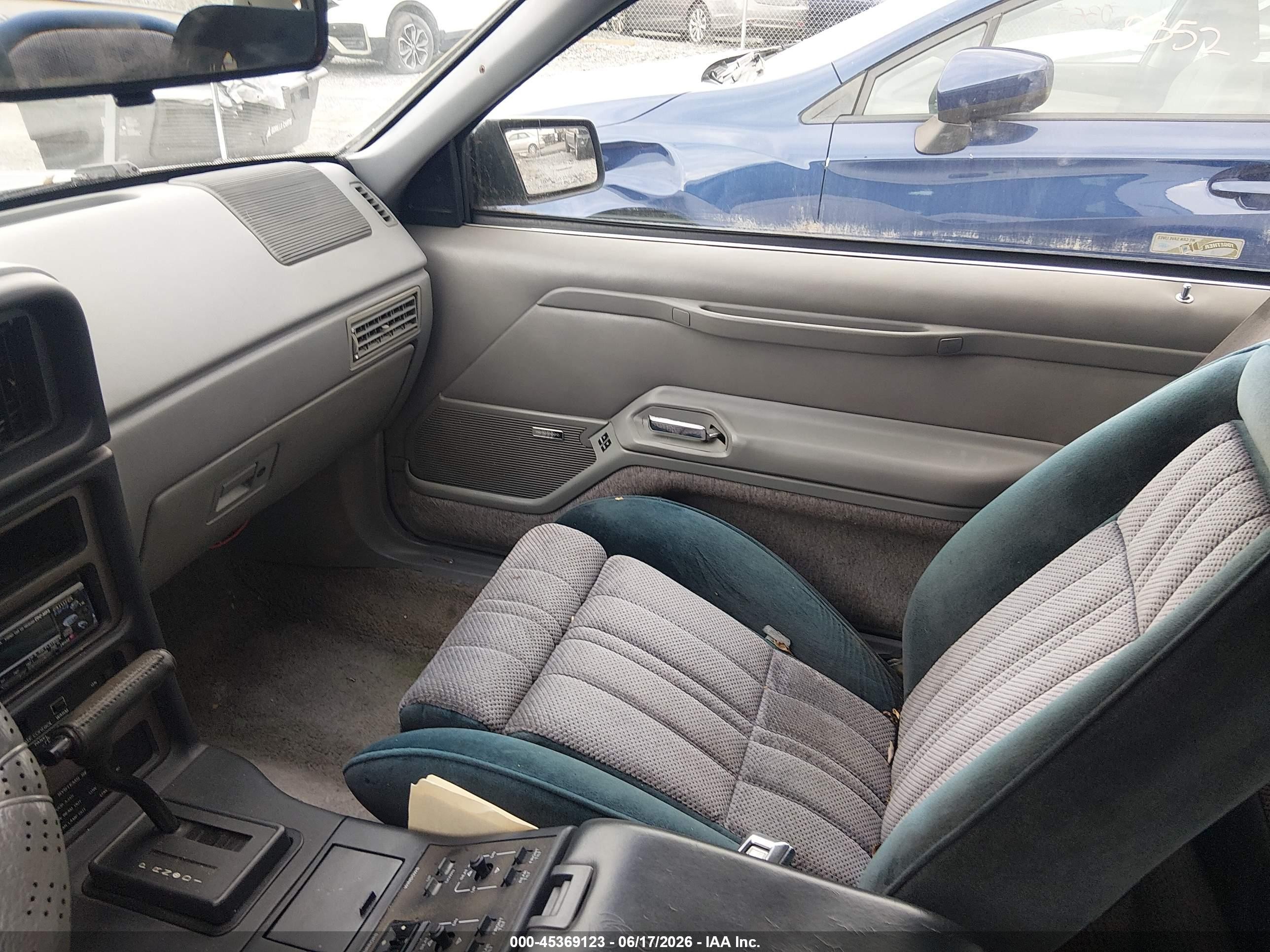 1988 Ford Thunderbird Sport Silver vin: 1FABP61F0JH213940