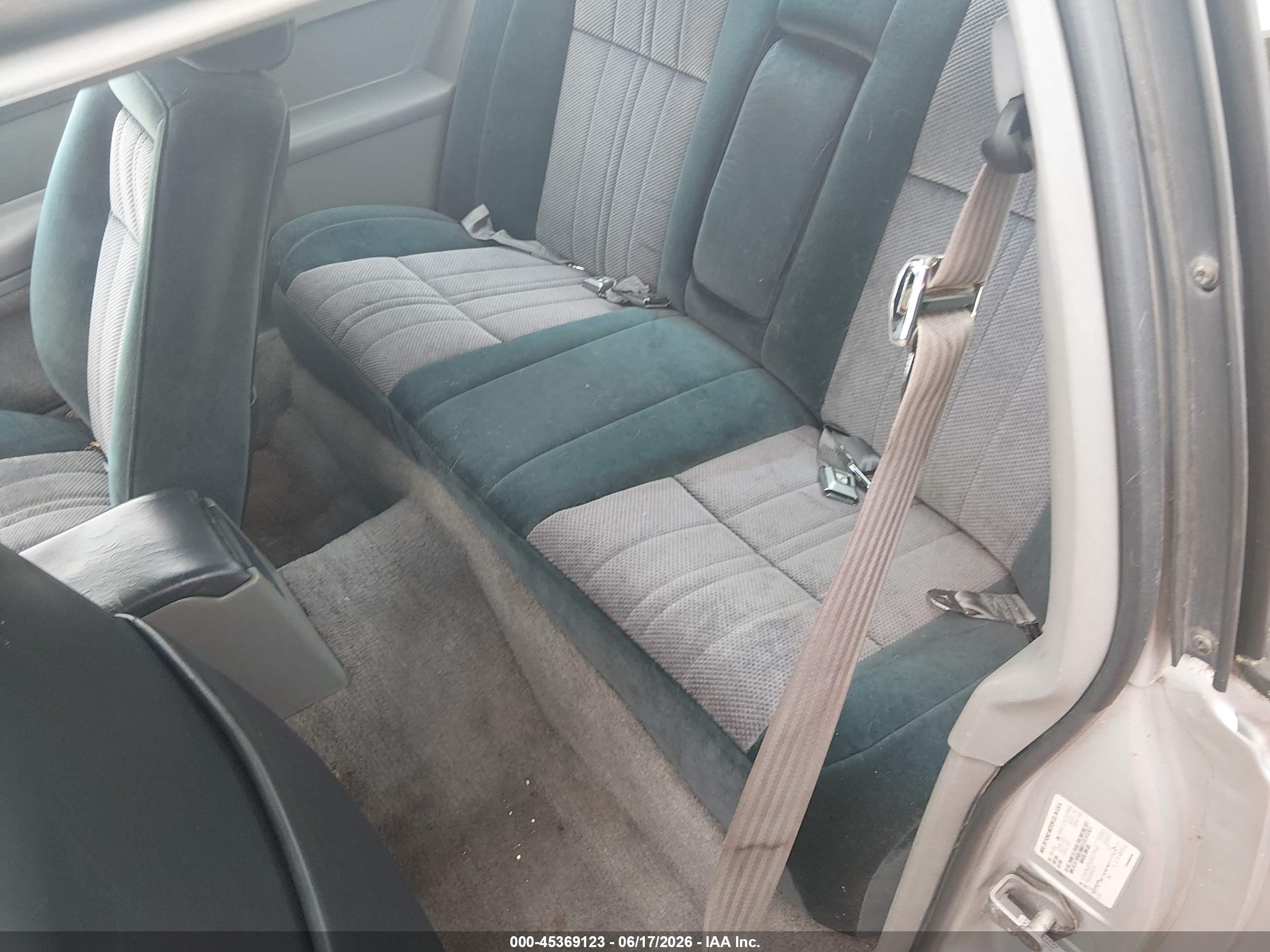 1988 Ford Thunderbird Sport Silver vin: 1FABP61F0JH213940