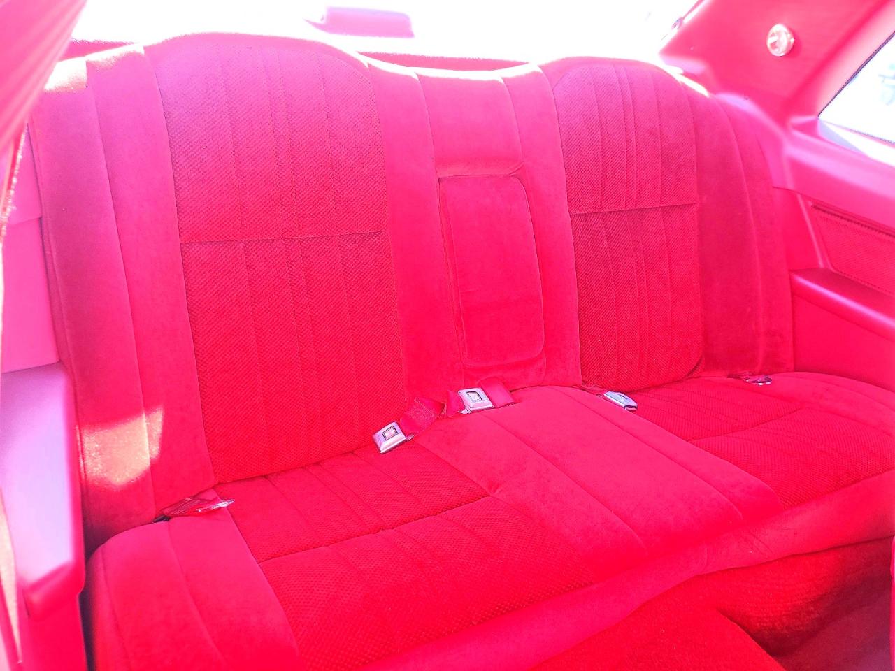 1988 Ford Thunderbird White vin: 1FABP64T4JH207477