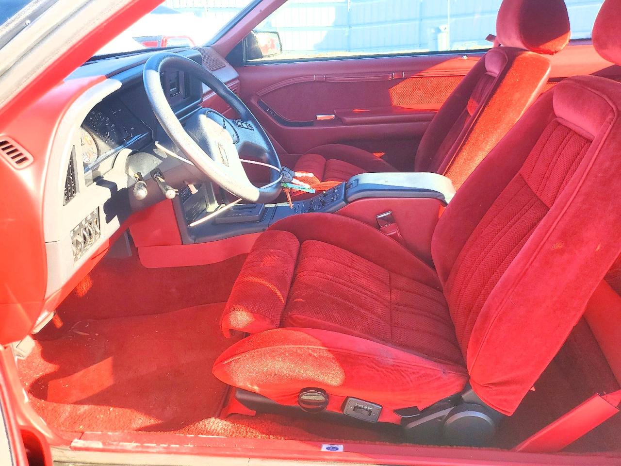 1988 Ford Thunderbird White vin: 1FABP64T4JH207477