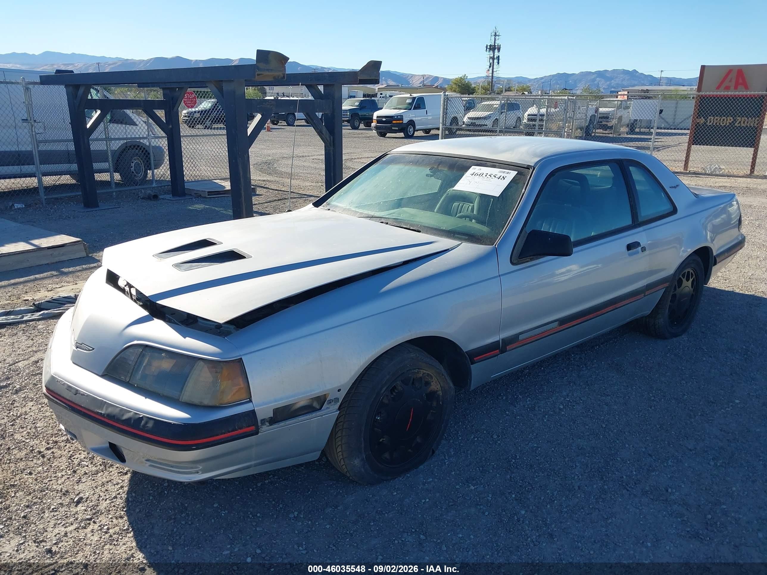 1988 Ford Thunderbird   Серебряный vin: 1FABP64T7JH229571