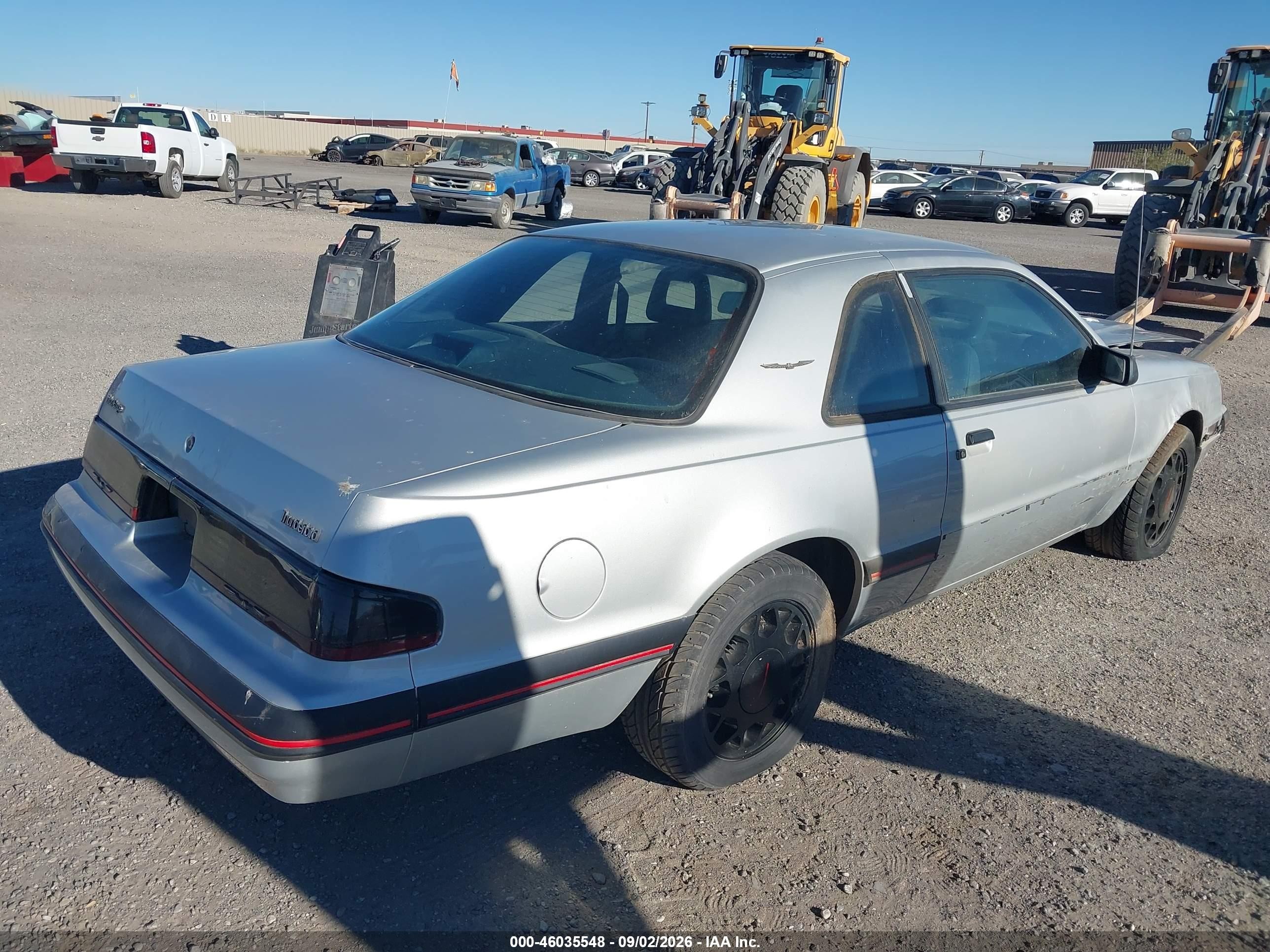 1988 Ford Thunderbird   Серебряный vin: 1FABP64T7JH229571