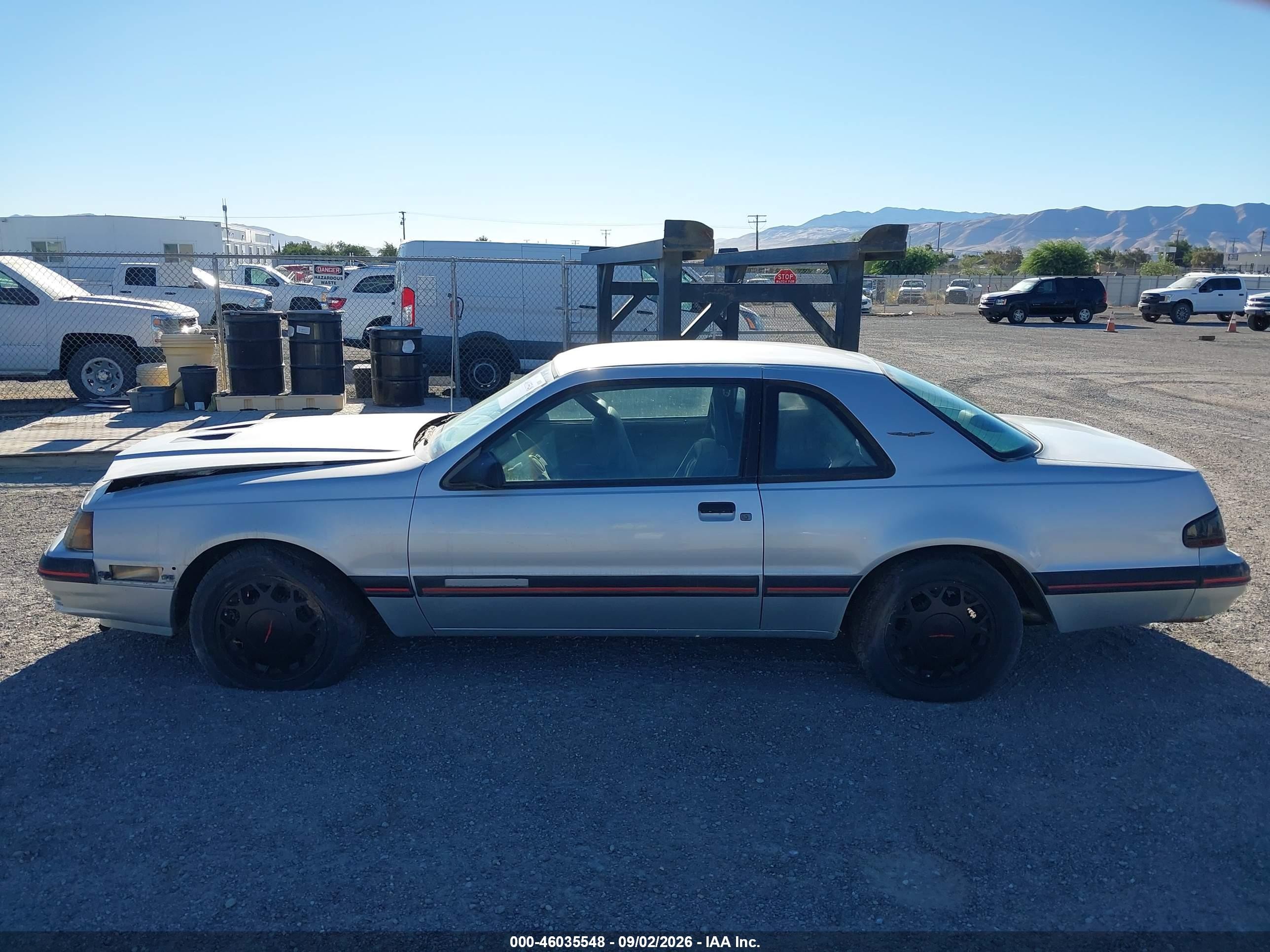 1988 Ford Thunderbird   Серебряный vin: 1FABP64T7JH229571