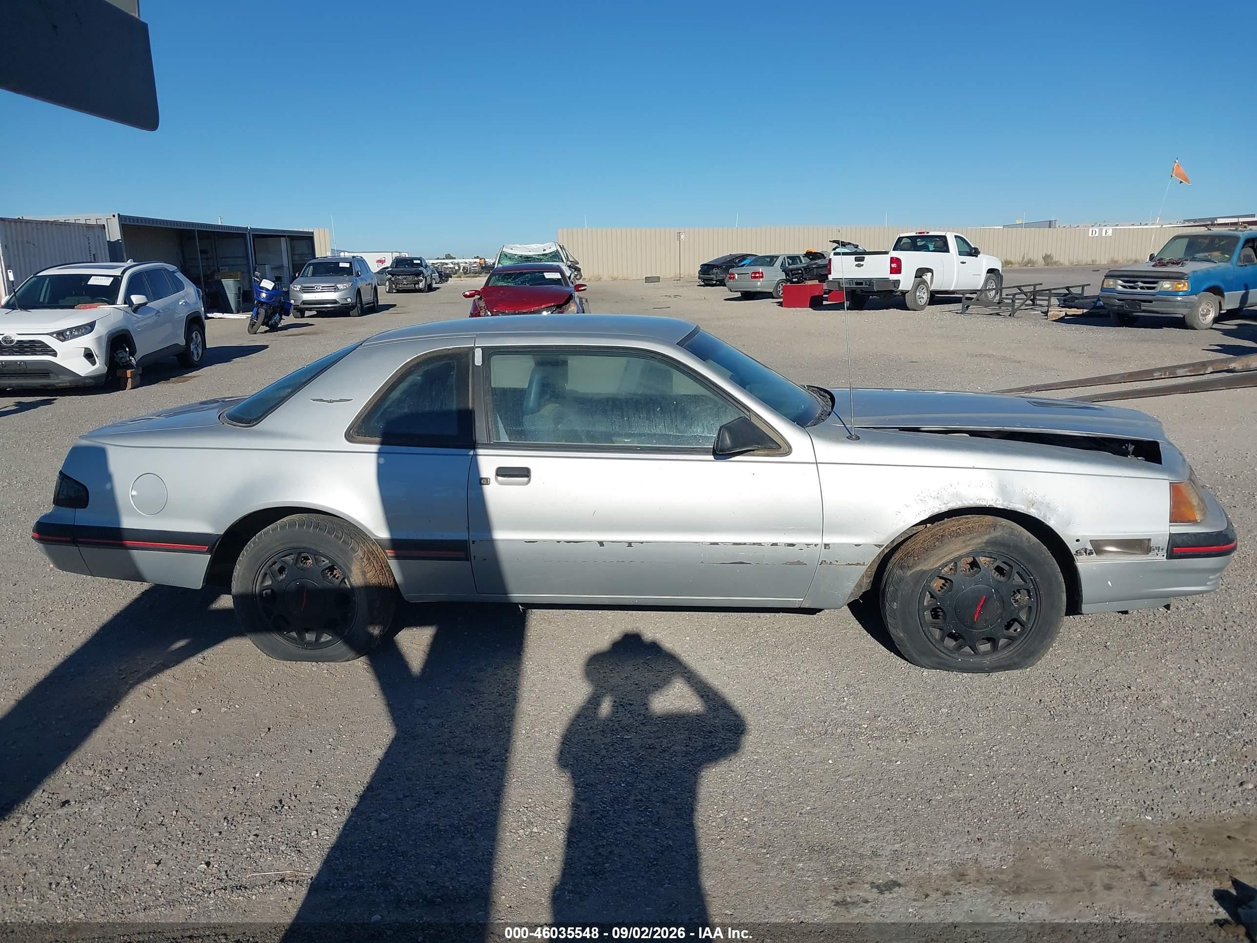 1988 Ford Thunderbird   Серебряный vin: 1FABP64T7JH229571