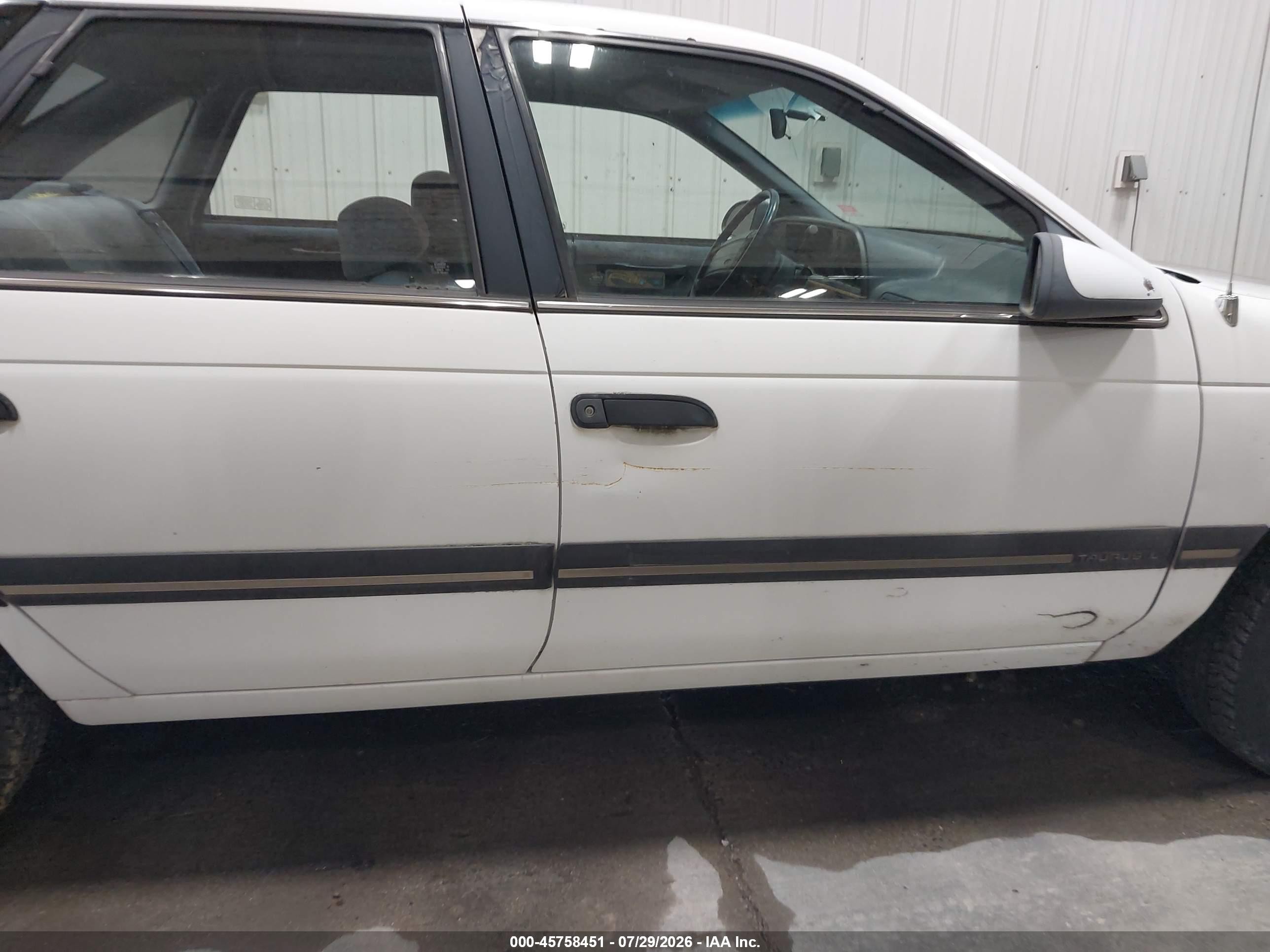 1990 Ford Taurus L White vin: 1FACP50U7LG178935