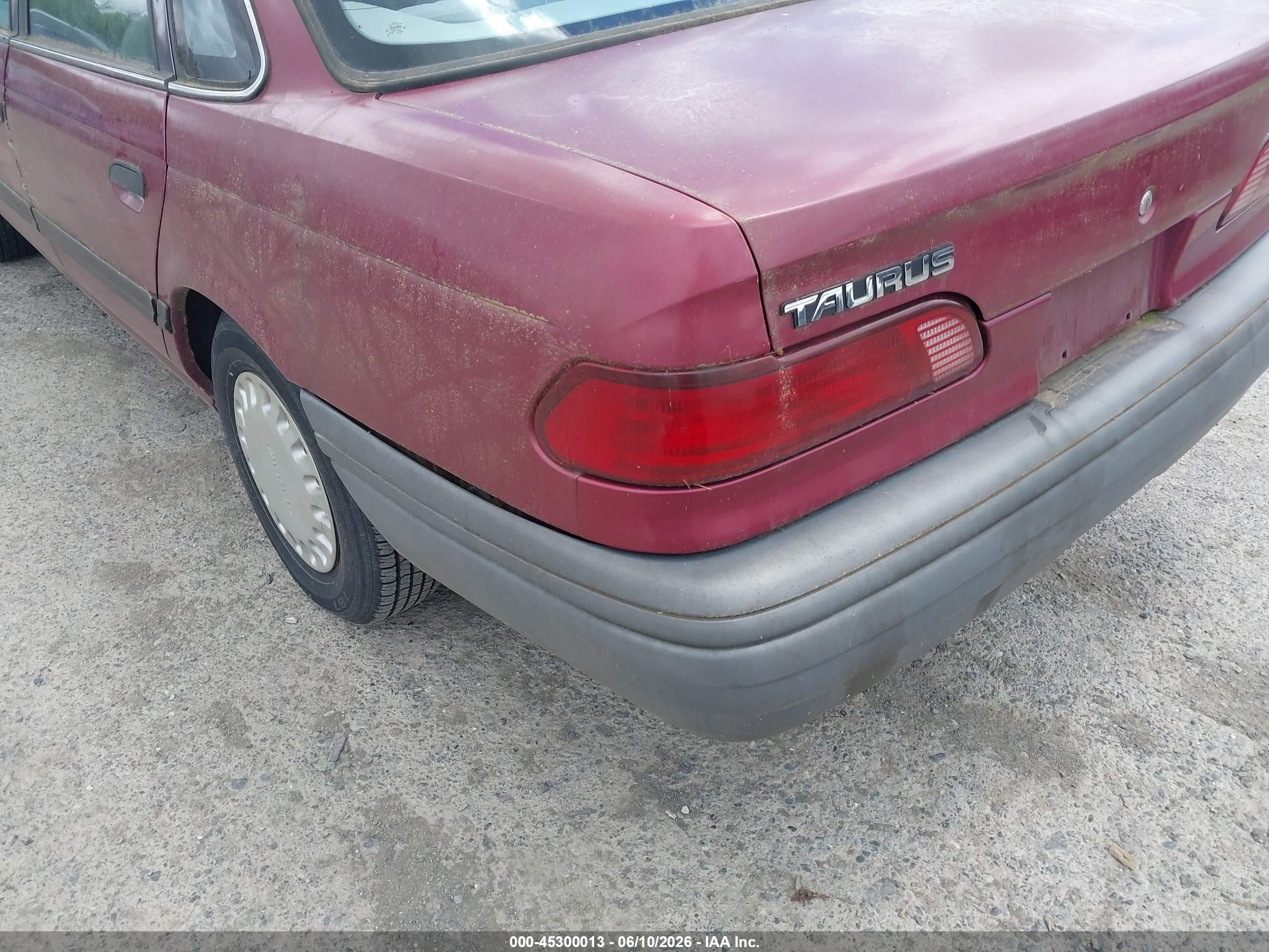 1992 Ford Taurus L Red vin: 1FACP50U9NG277095