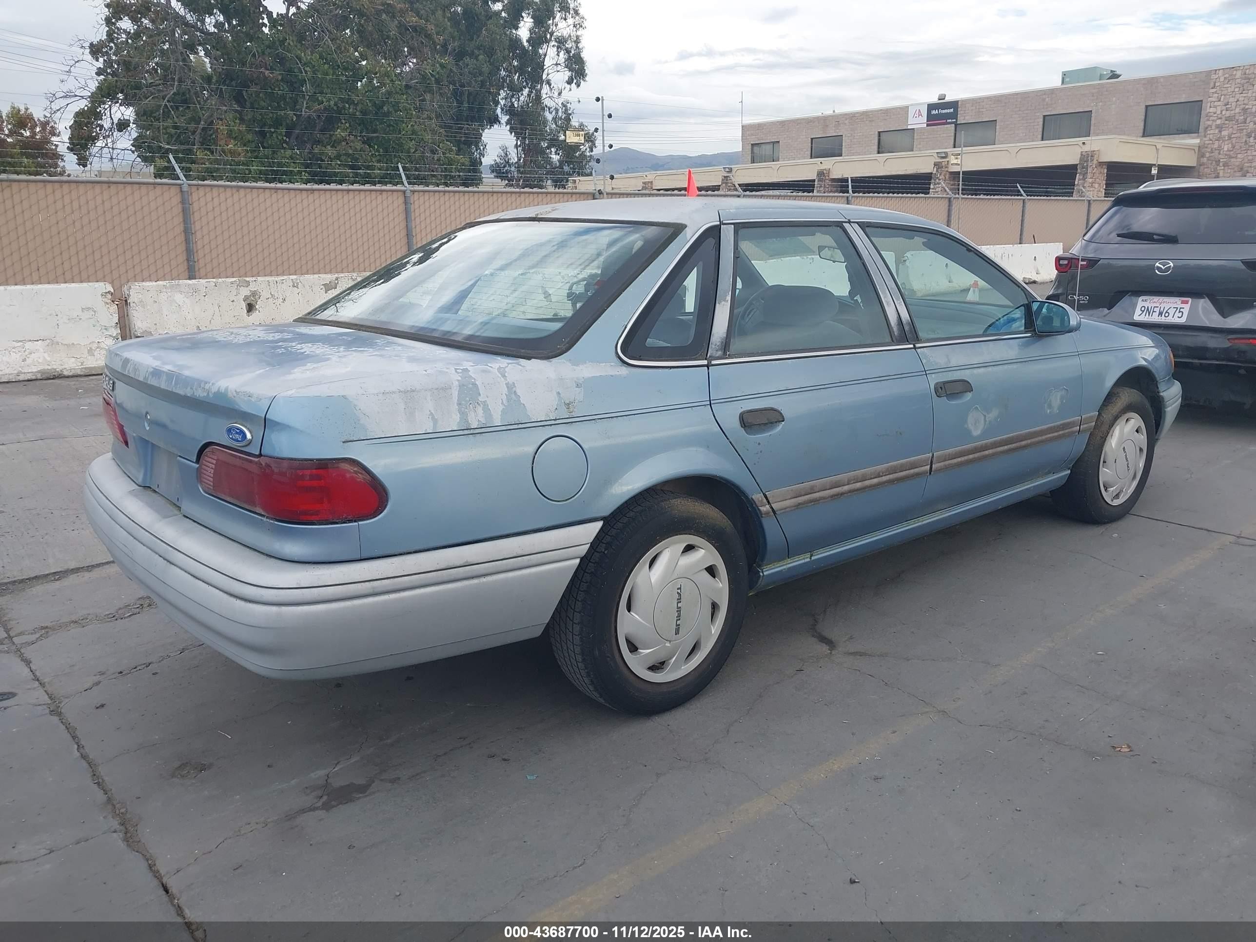1992 Ford Taurus Gl Blue vin: 1FACP52U4NG186331