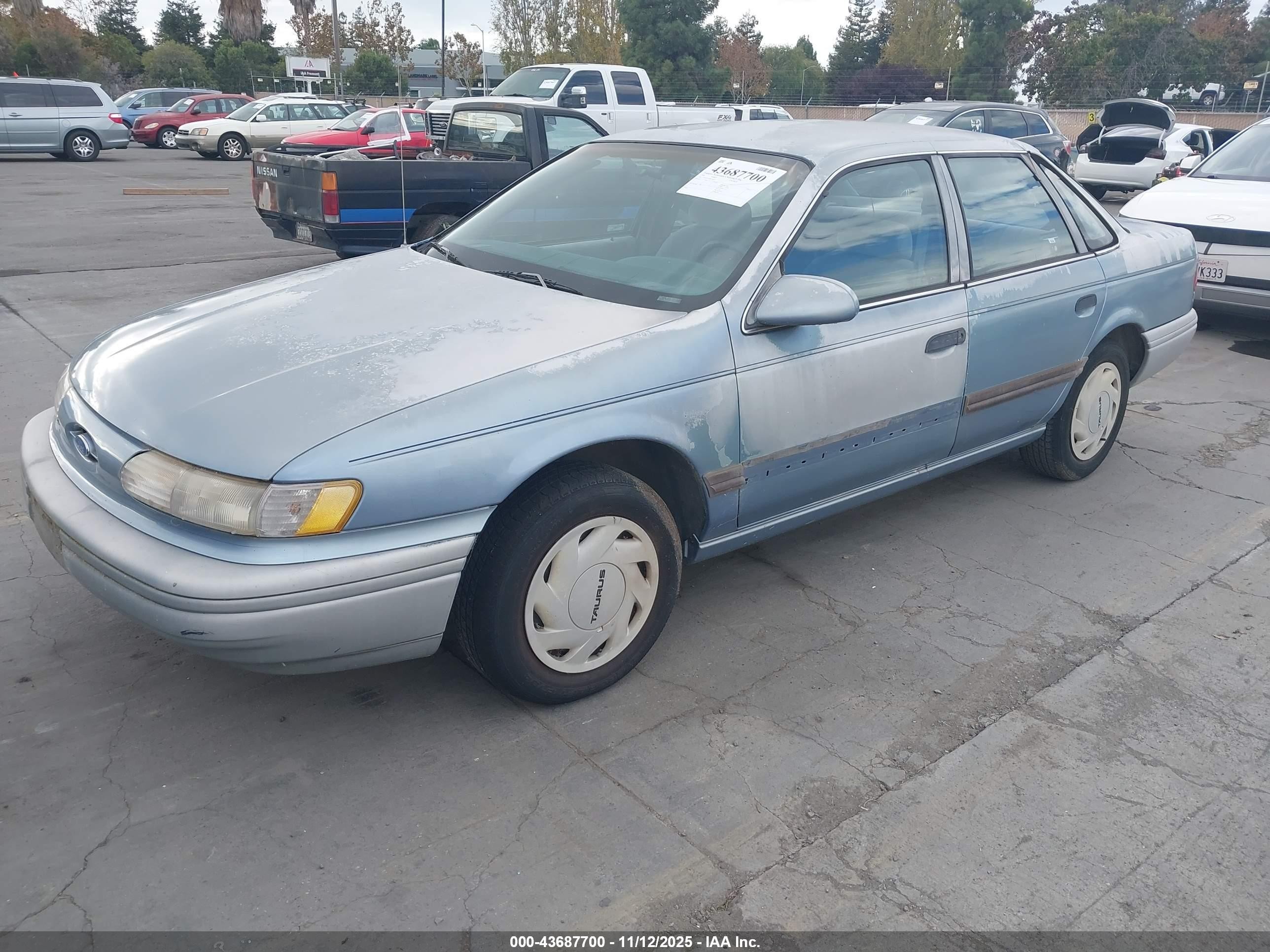 1992 Ford Taurus Gl Blue vin: 1FACP52U4NG186331