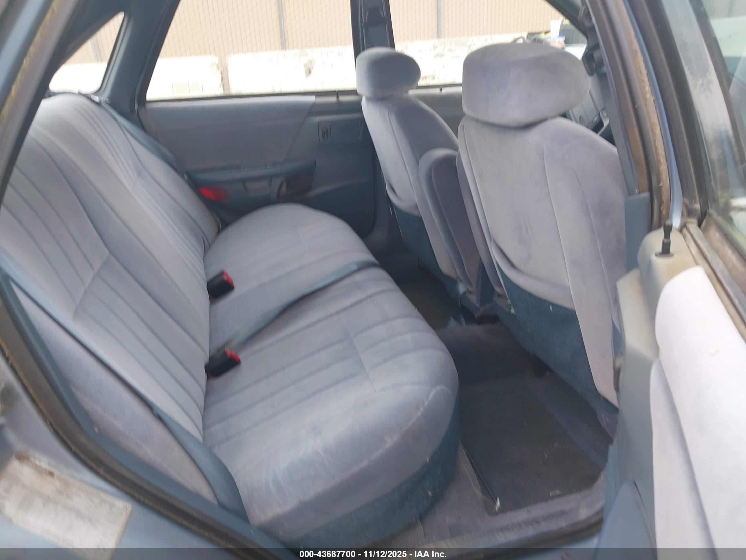 1992 Ford Taurus Gl Blue vin: 1FACP52U4NG186331