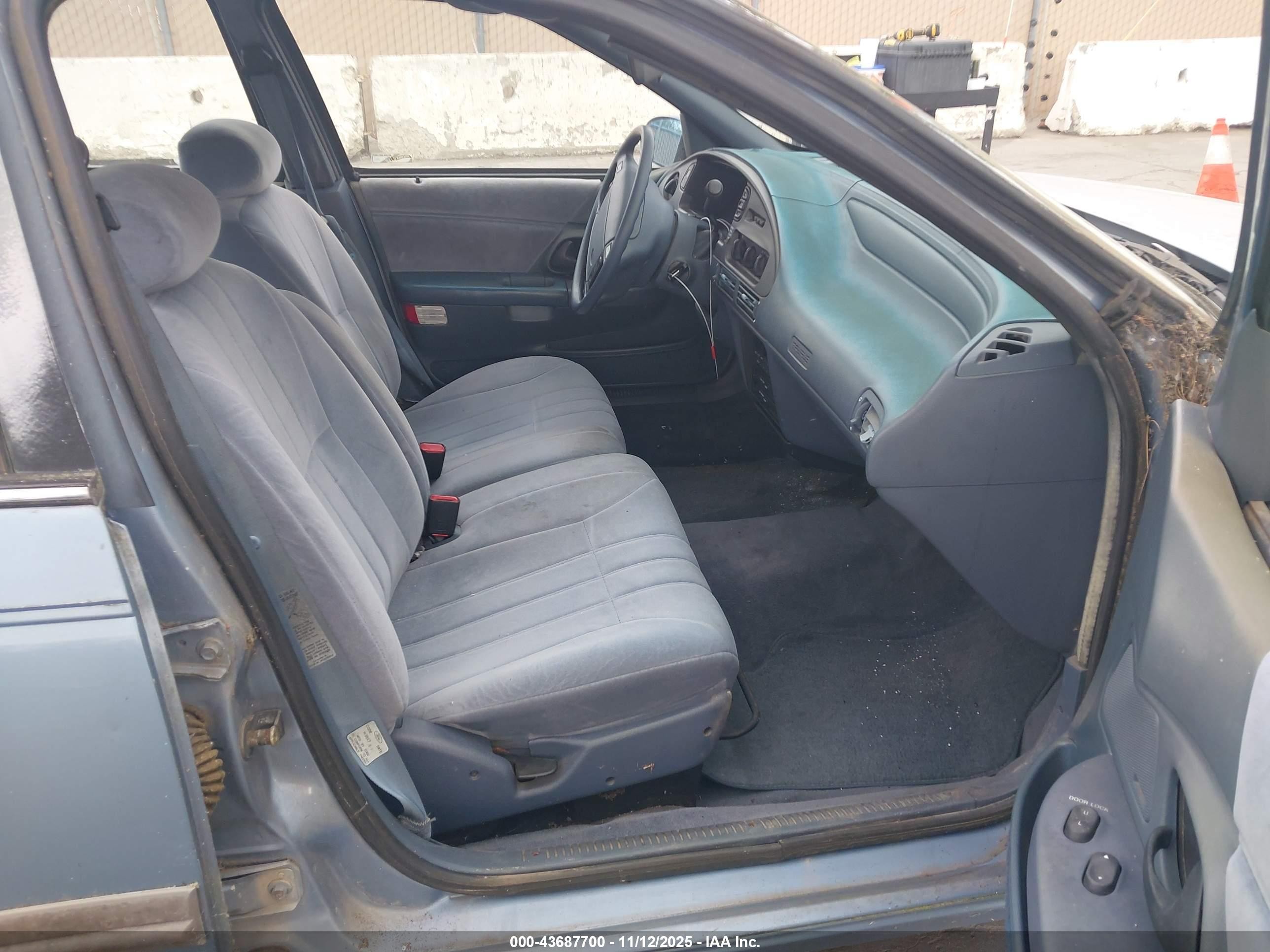 1992 Ford Taurus Gl Blue vin: 1FACP52U4NG186331