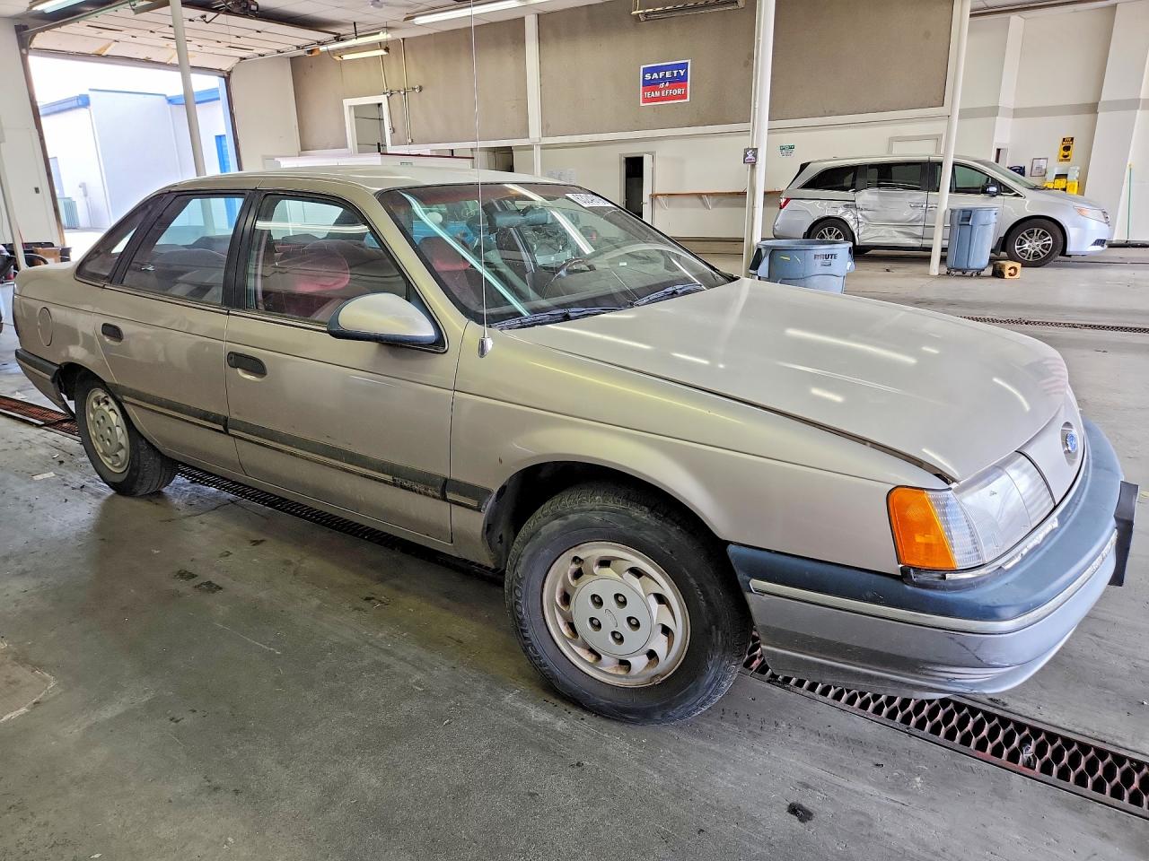 1990 Ford Taurus Gl Tan vin: 1FACP52U9LG262199