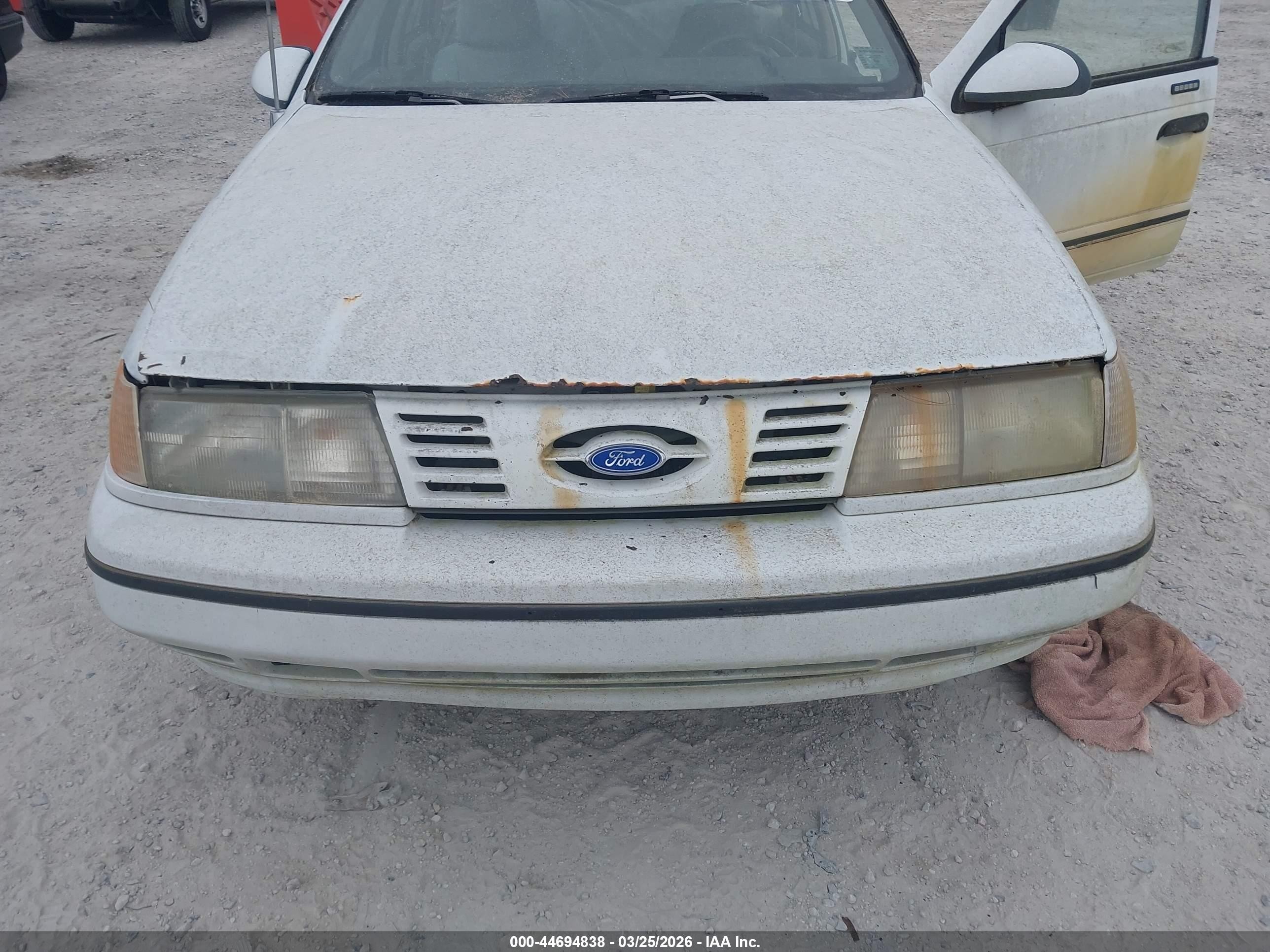 1990 Ford Taurus Sho White vin: 1FACP54Y4LA261061