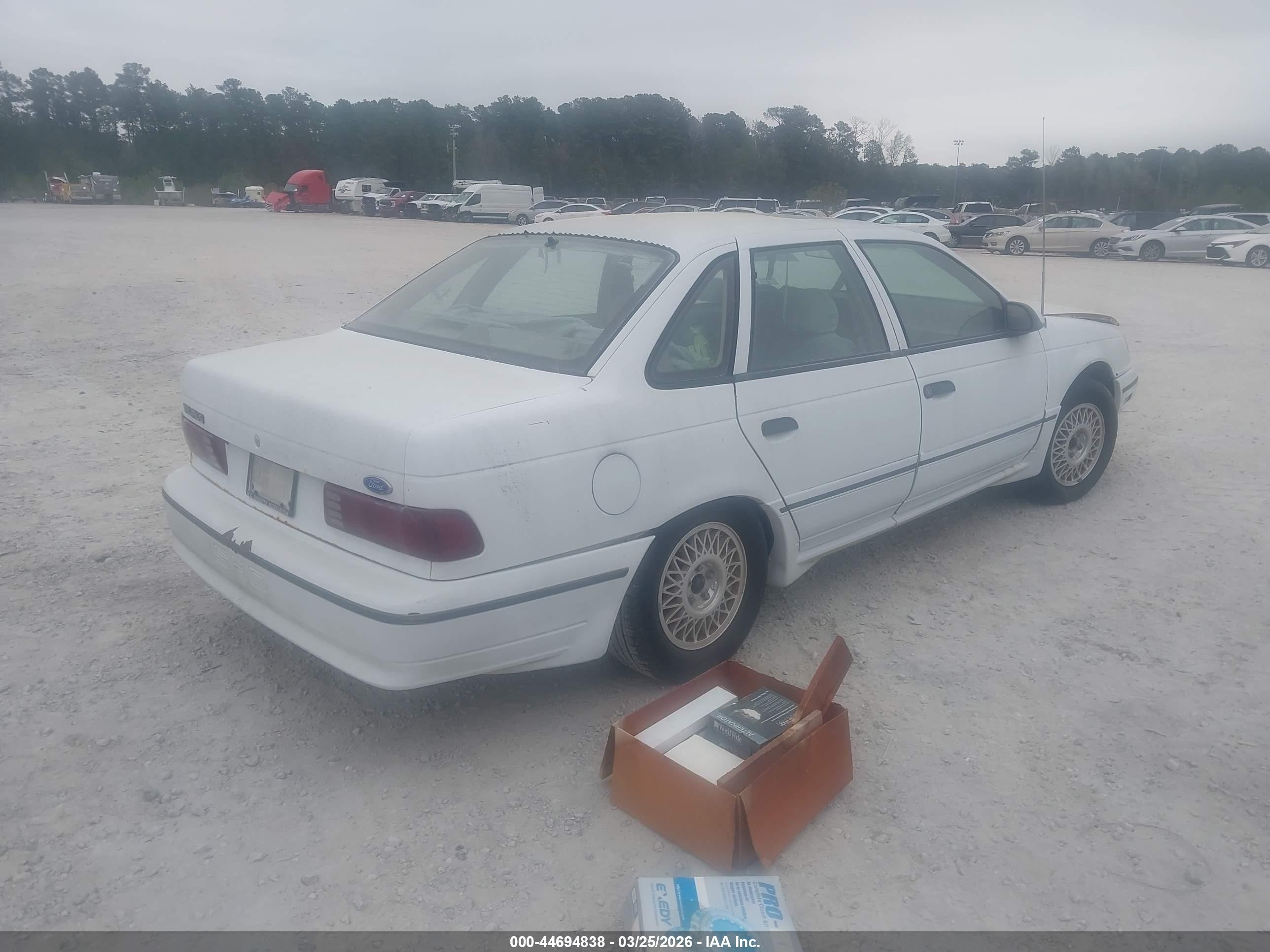 1990 Ford Taurus Sho White vin: 1FACP54Y4LA261061