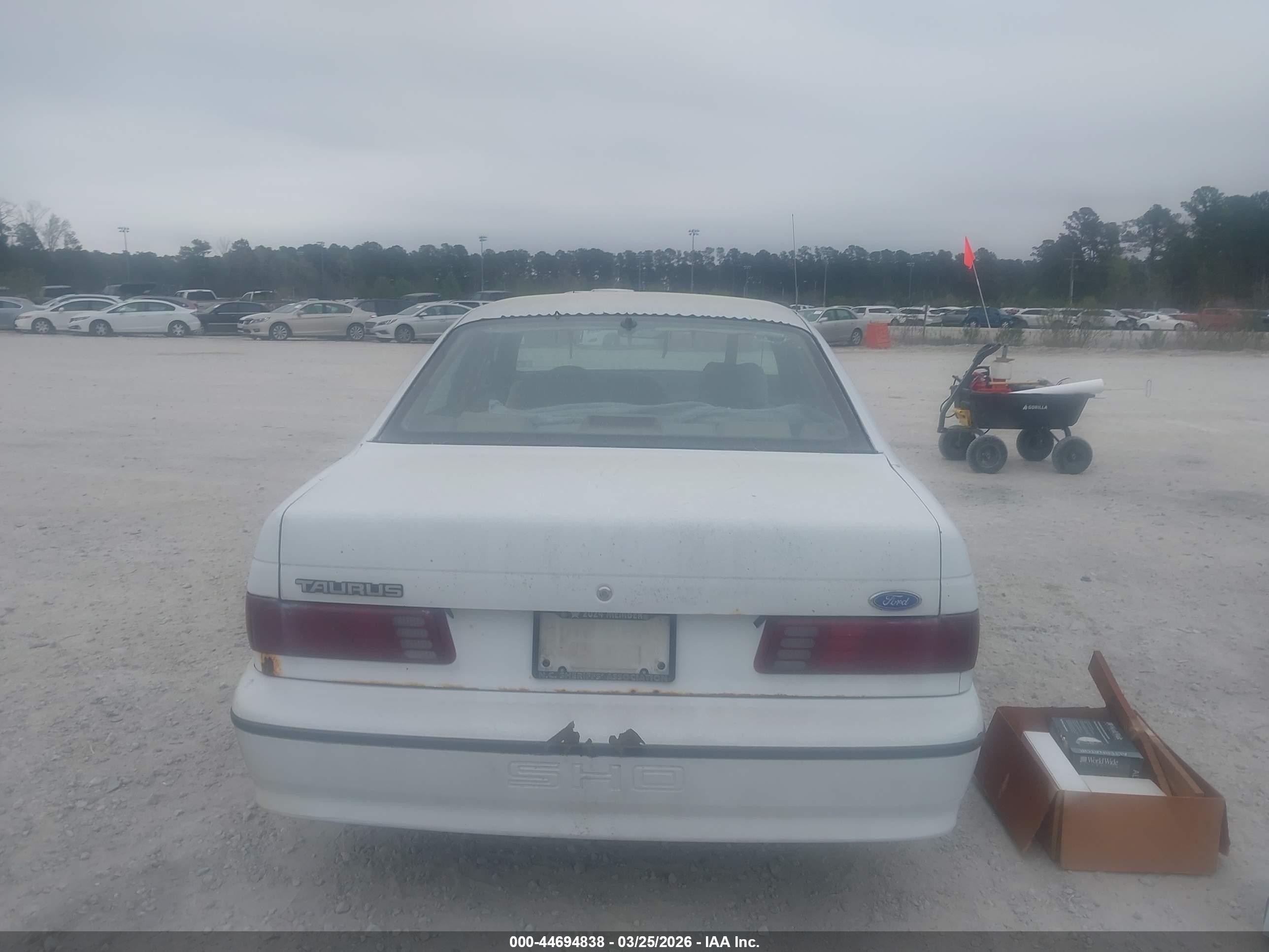 1990 Ford Taurus Sho White vin: 1FACP54Y4LA261061