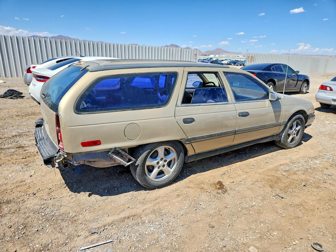 1990 Ford Taurus Gl Золотой vin: 1FACP5745LG254707