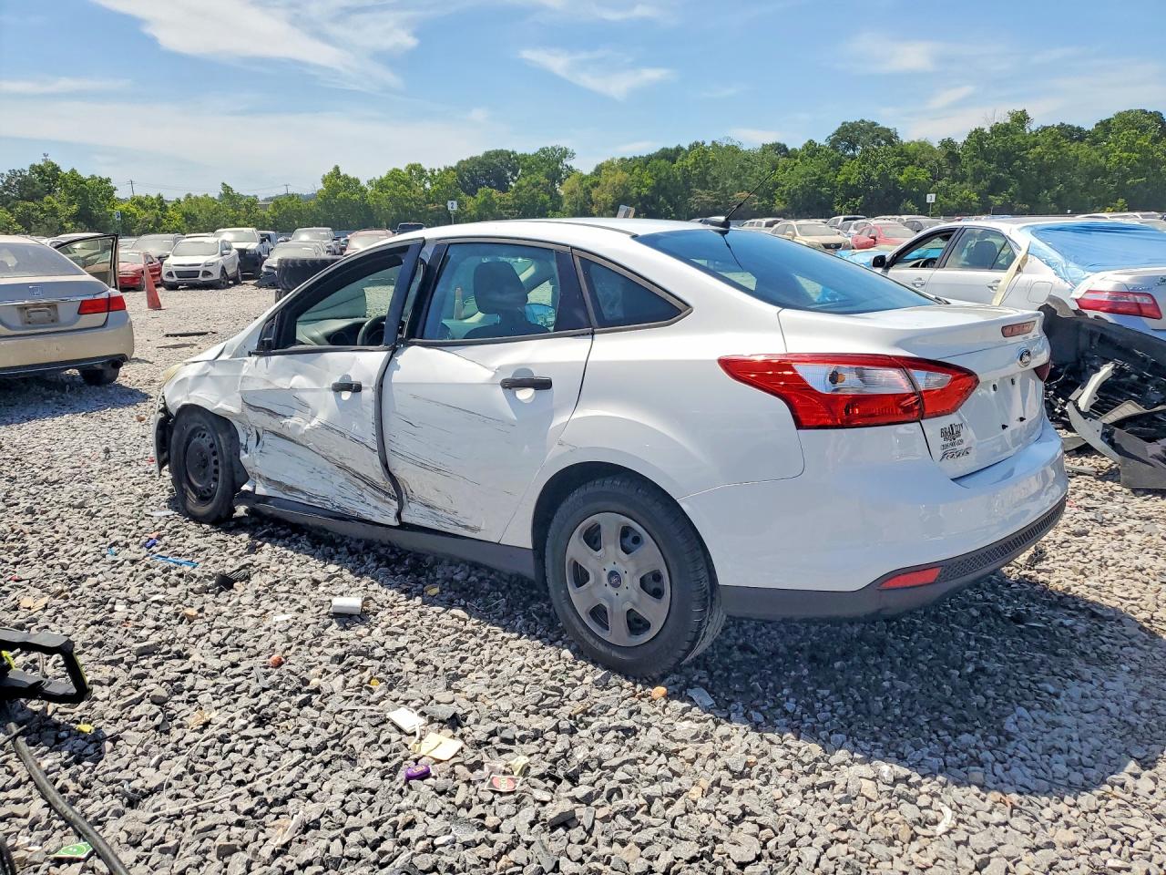 2013 Ford Focus S White vin: 1FADP3E20DL338081