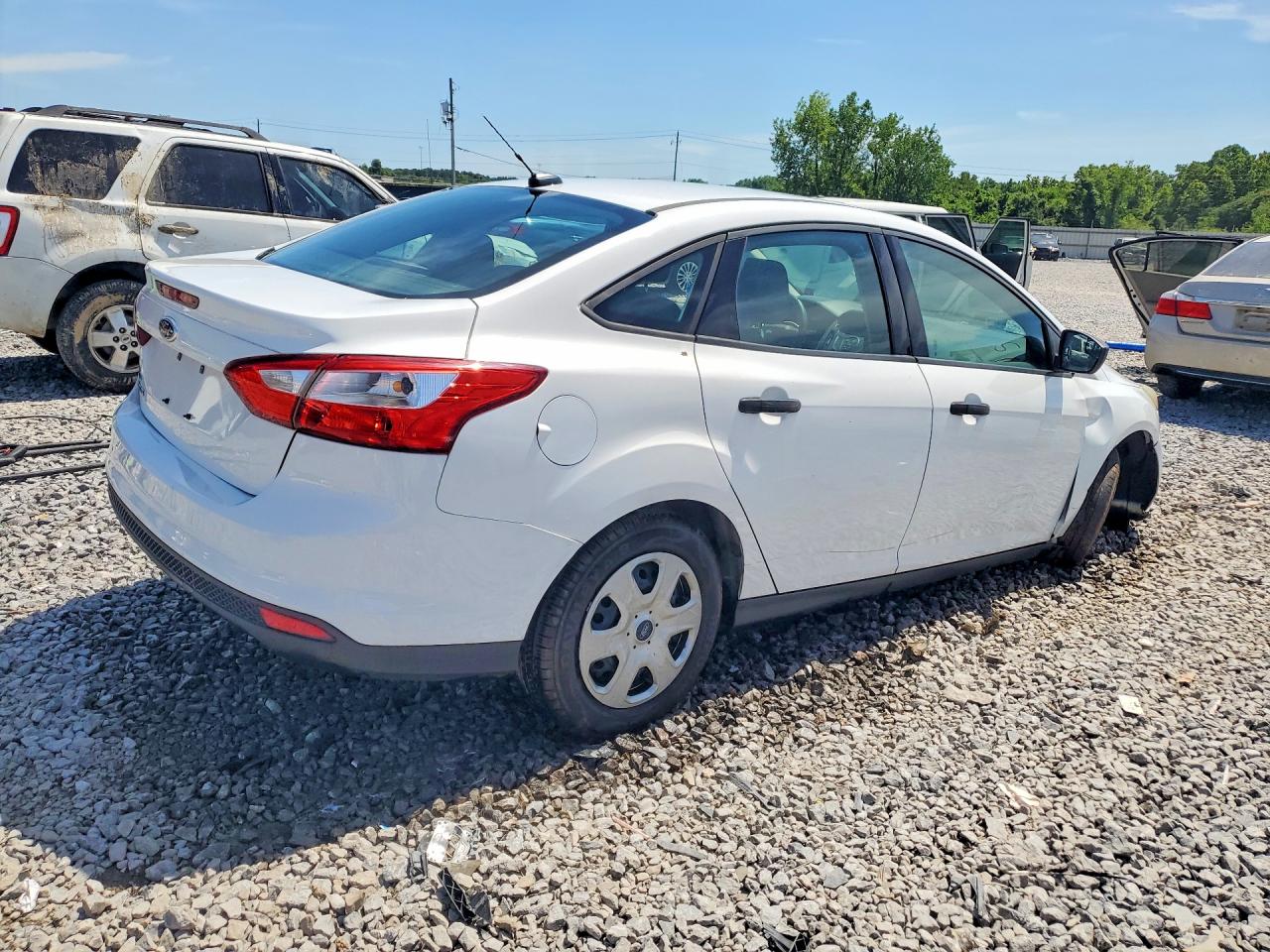2013 Ford Focus S White vin: 1FADP3E20DL338081