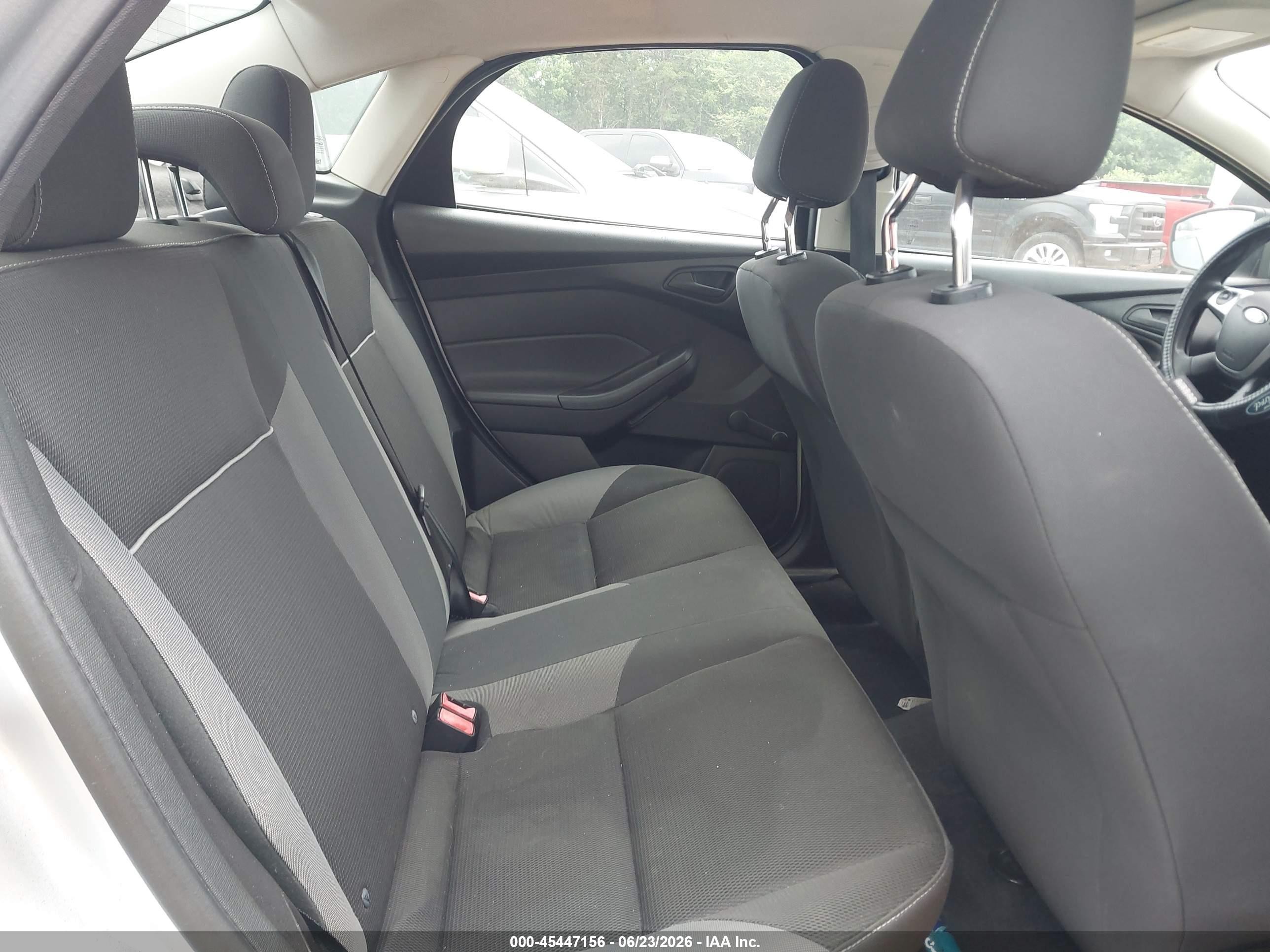 2014 Ford Focus S Silver vin: 1FADP3E20EL152834