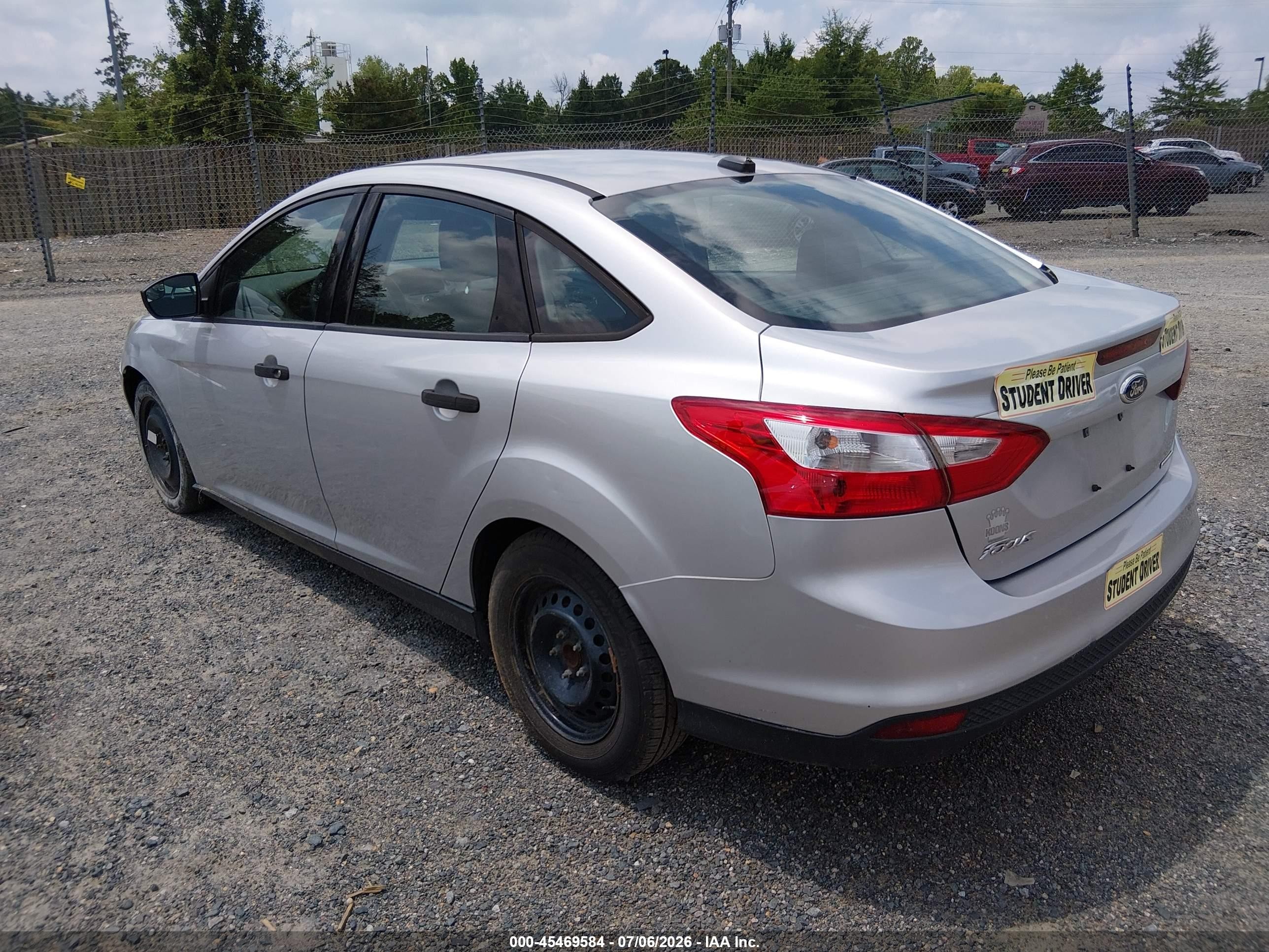 2014 Ford Focus S Silver vin: 1FADP3E20EL153451