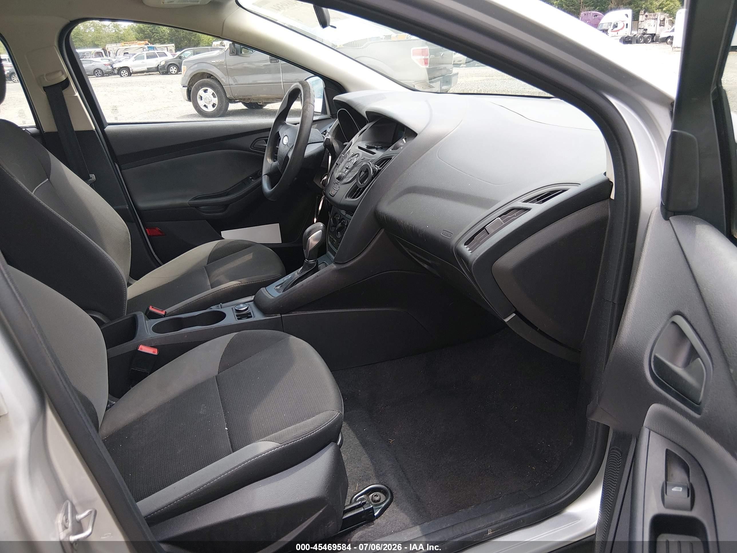 2014 Ford Focus S Silver vin: 1FADP3E20EL153451