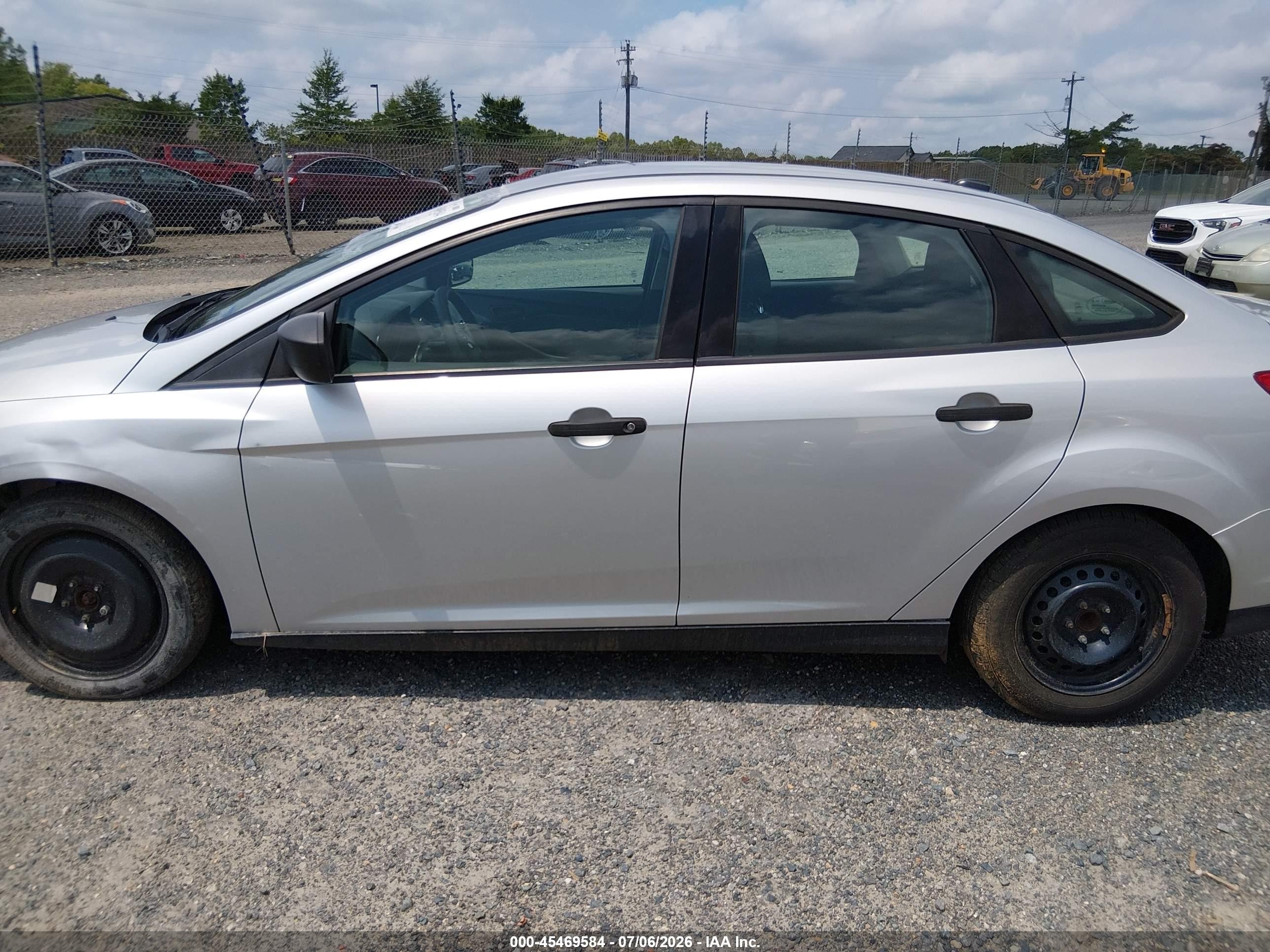 2014 Ford Focus S Silver vin: 1FADP3E20EL153451