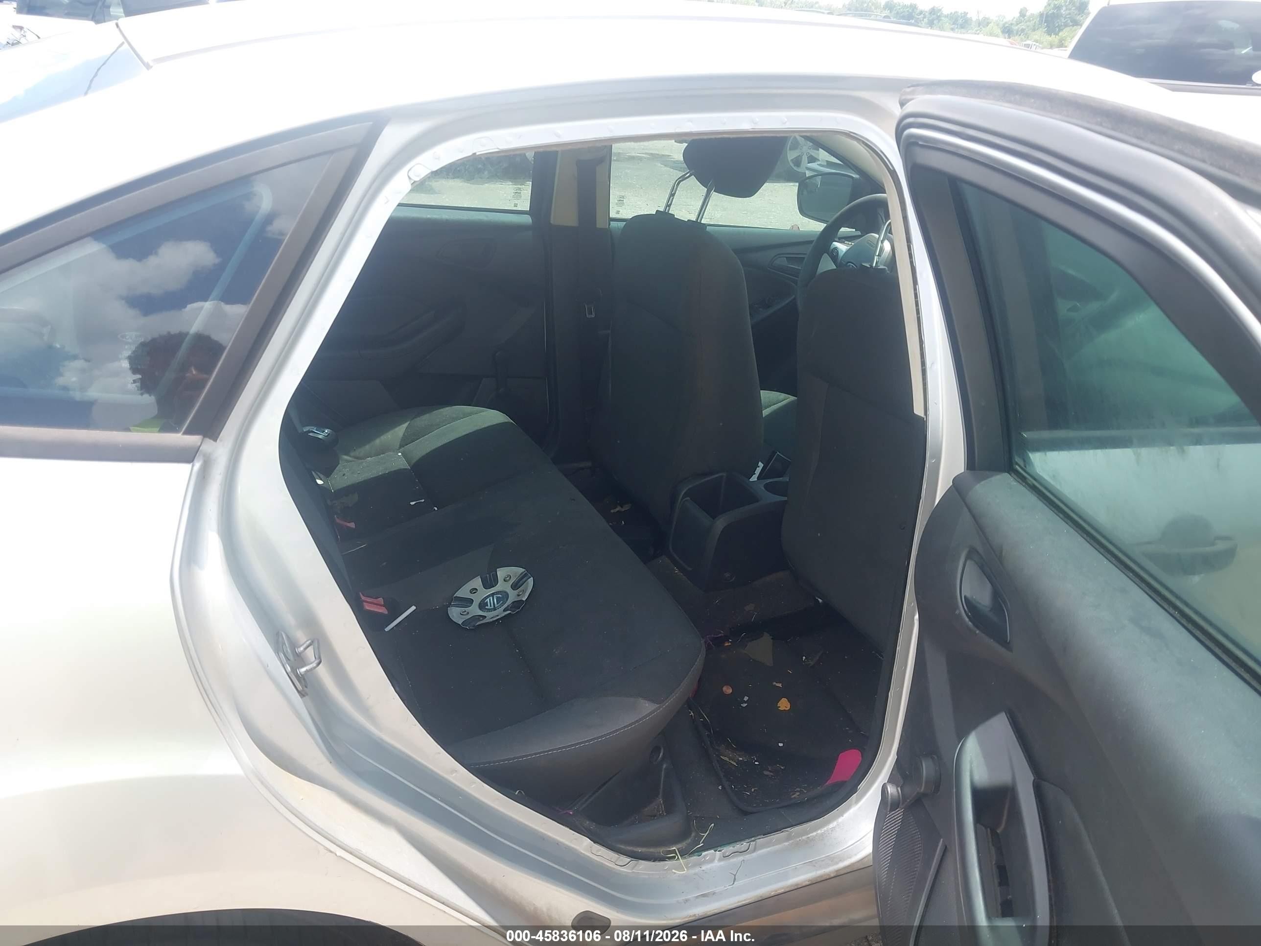 2014 Ford Focus S Silver vin: 1FADP3E20EL389954