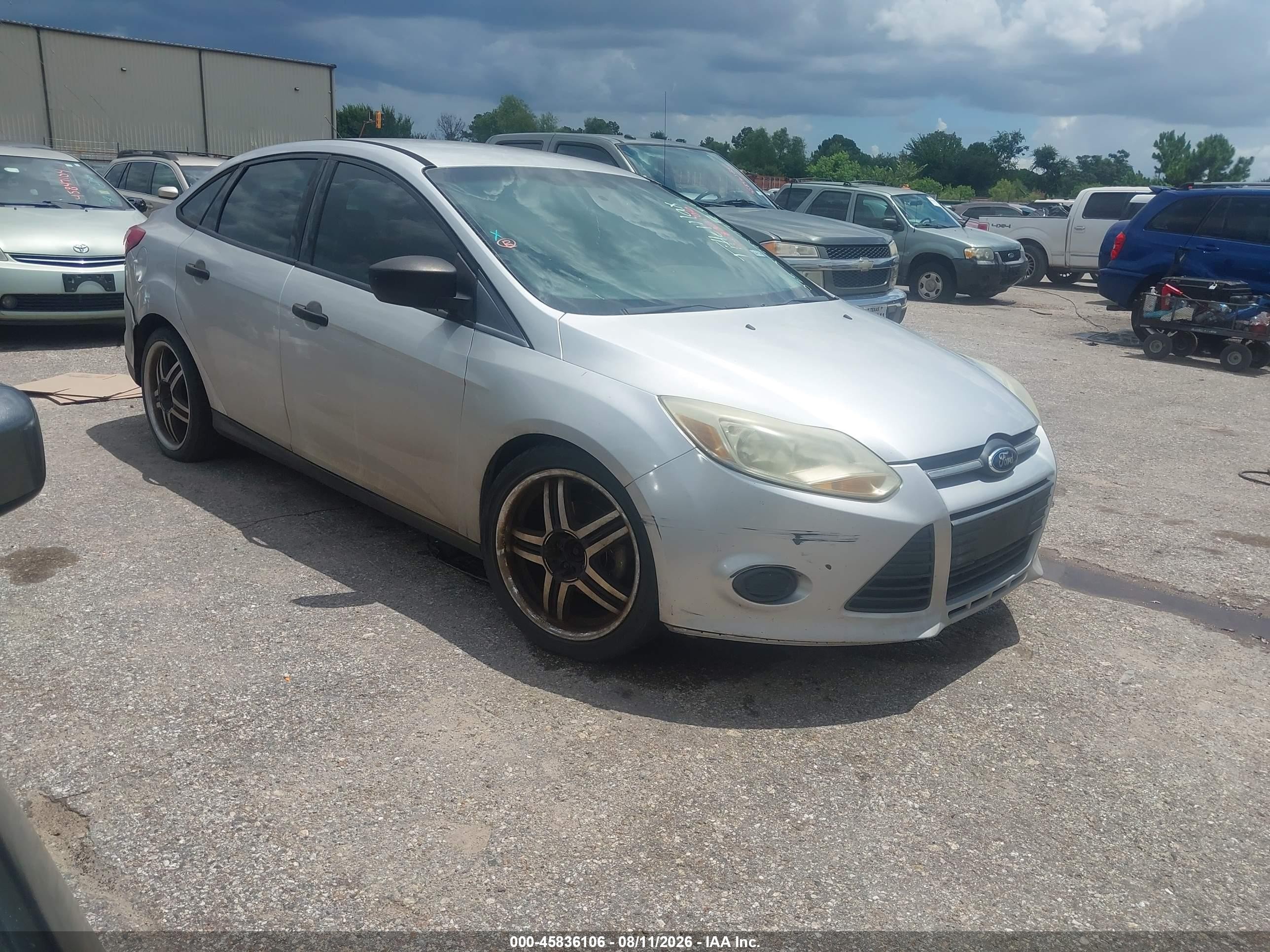 2014 Ford Focus S Серебряный vin: 1FADP3E20EL389954