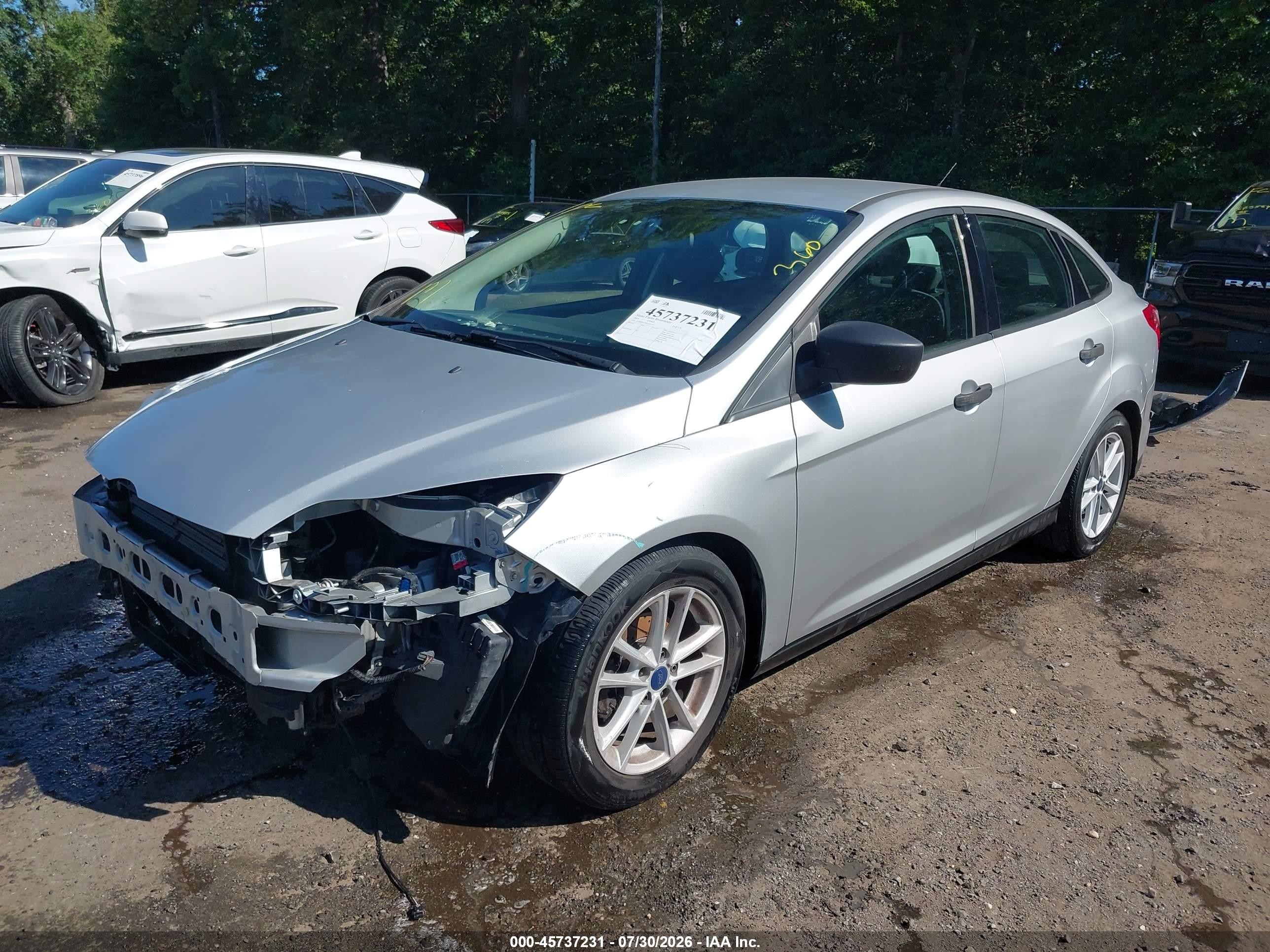 2014 Ford Focus S Серебряный vin: 1FADP3E20EL458335
