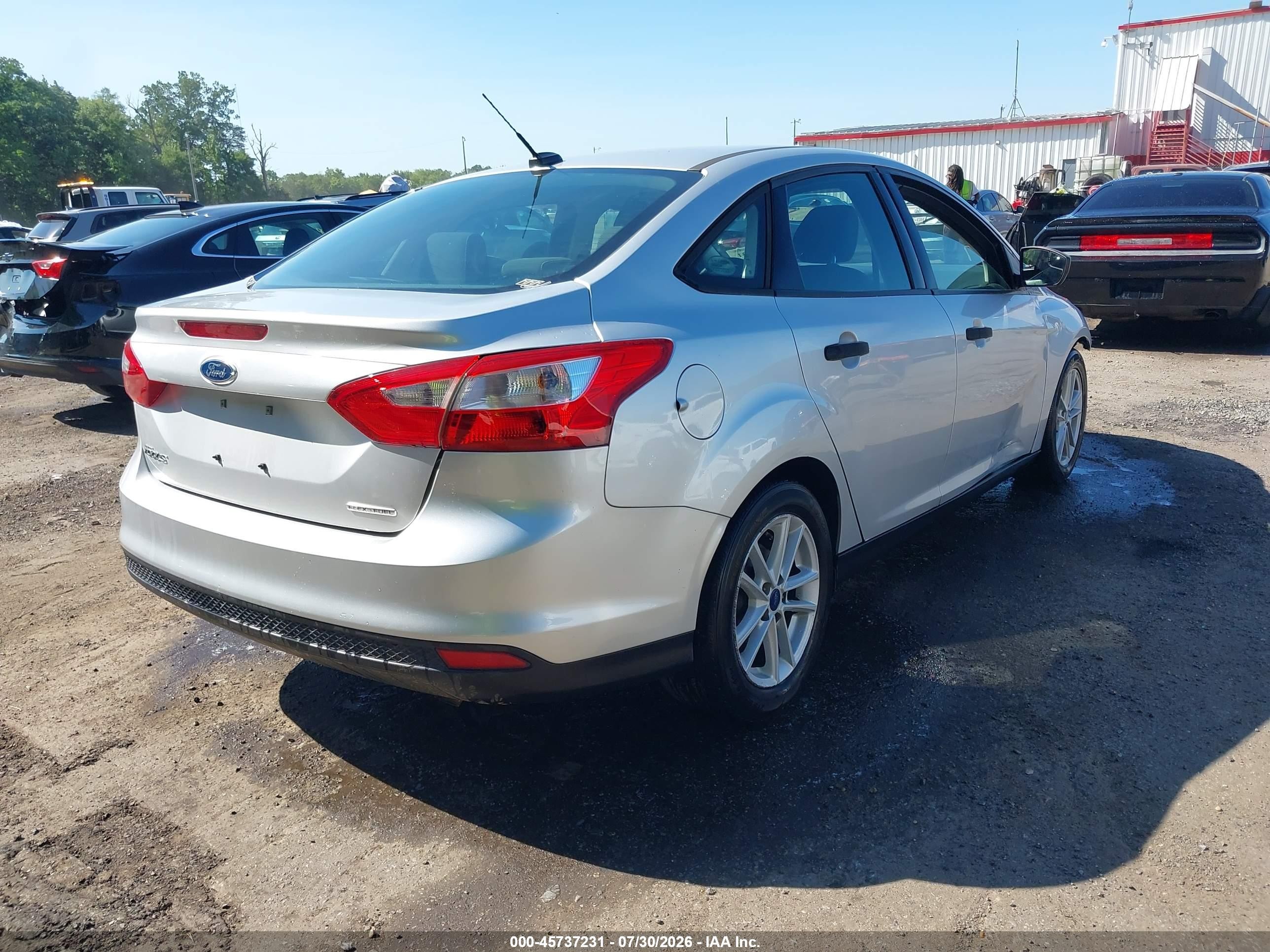 2014 Ford Focus S Серебряный vin: 1FADP3E20EL458335