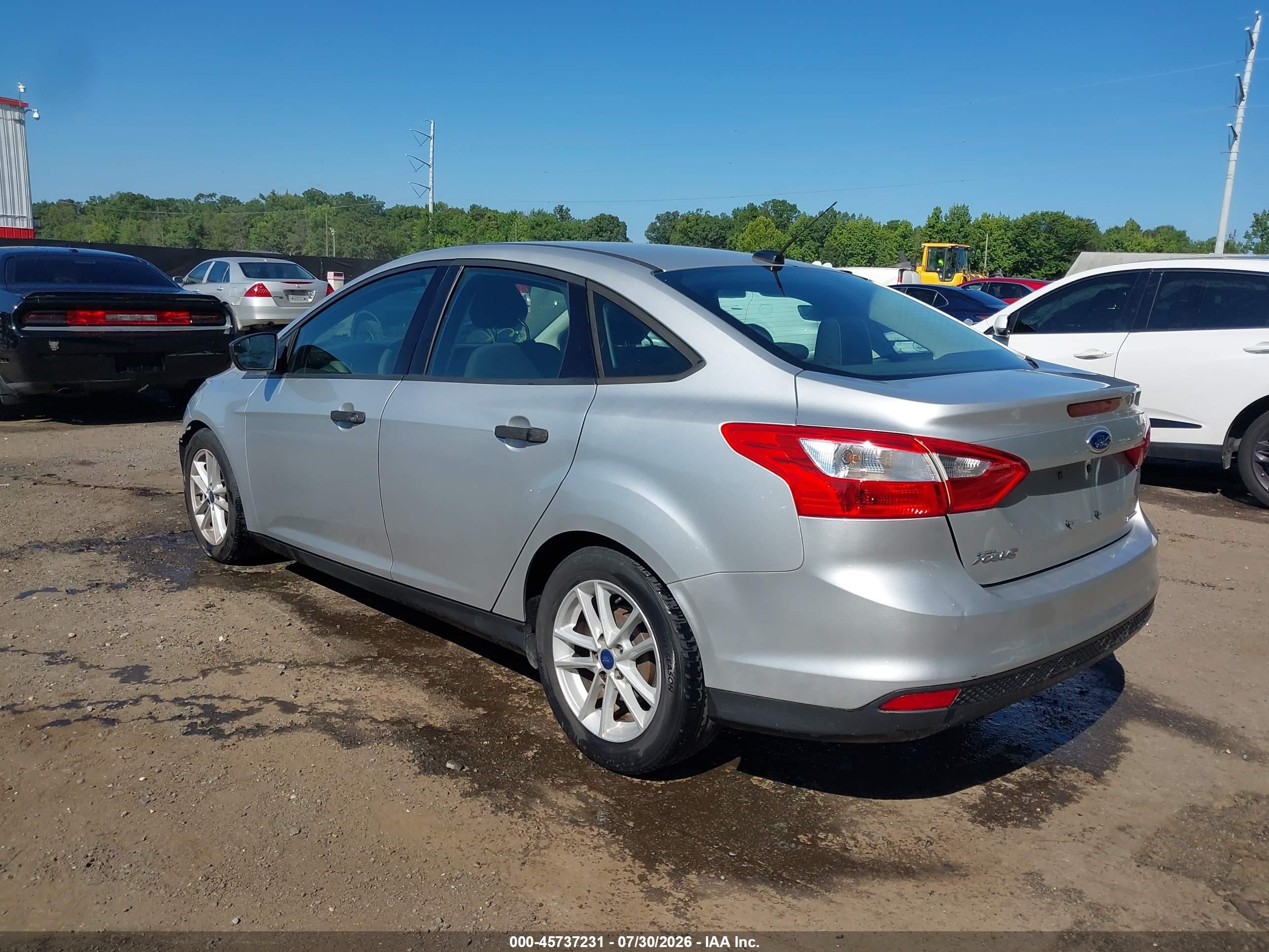 2014 Ford Focus S Серебряный vin: 1FADP3E20EL458335