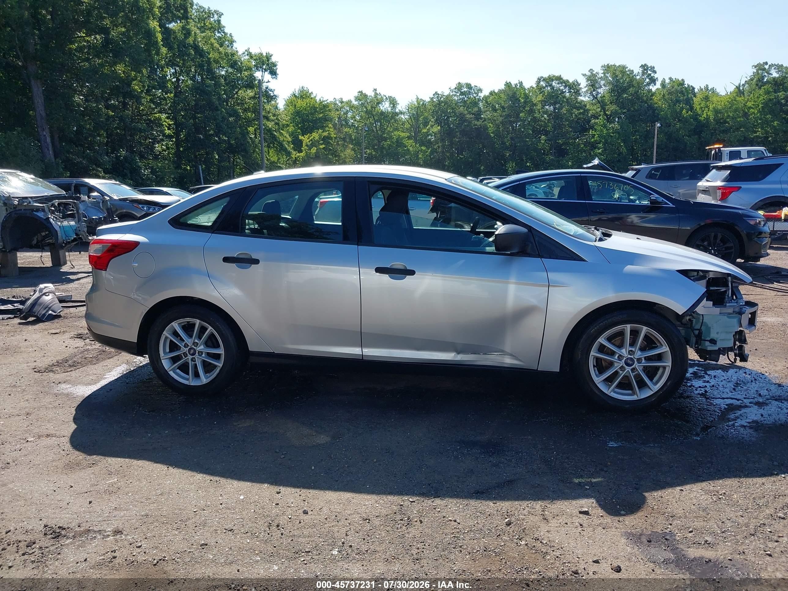 2014 Ford Focus S Серебряный vin: 1FADP3E20EL458335