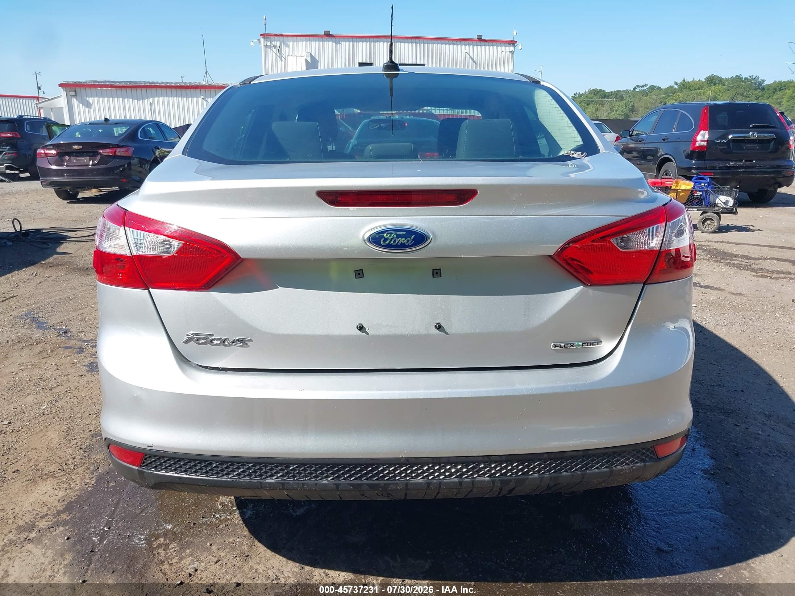 2014 Ford Focus S Серебряный vin: 1FADP3E20EL458335