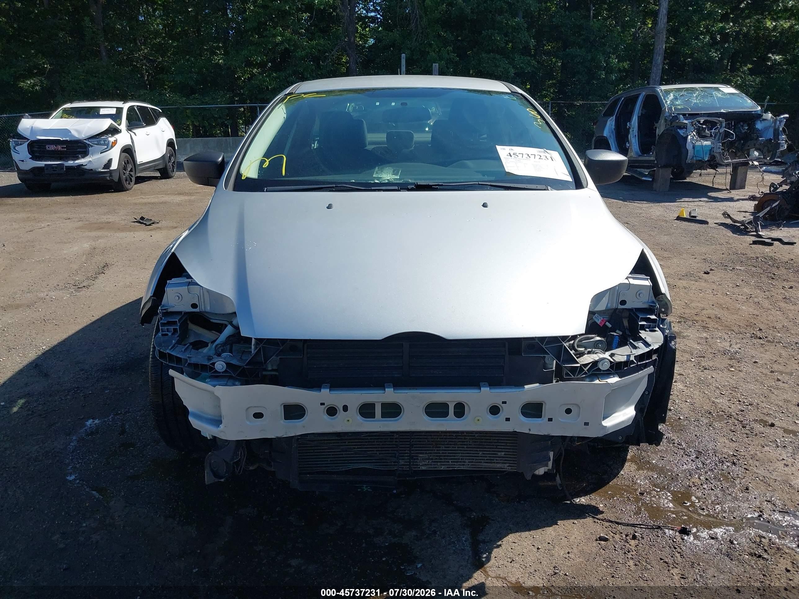2014 Ford Focus S Серебряный vin: 1FADP3E20EL458335