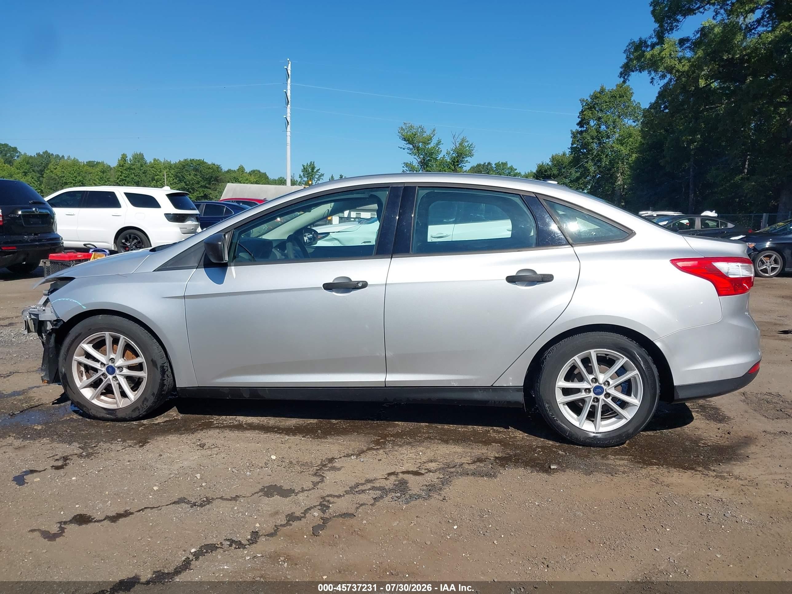 2014 Ford Focus S Серебряный vin: 1FADP3E20EL458335
