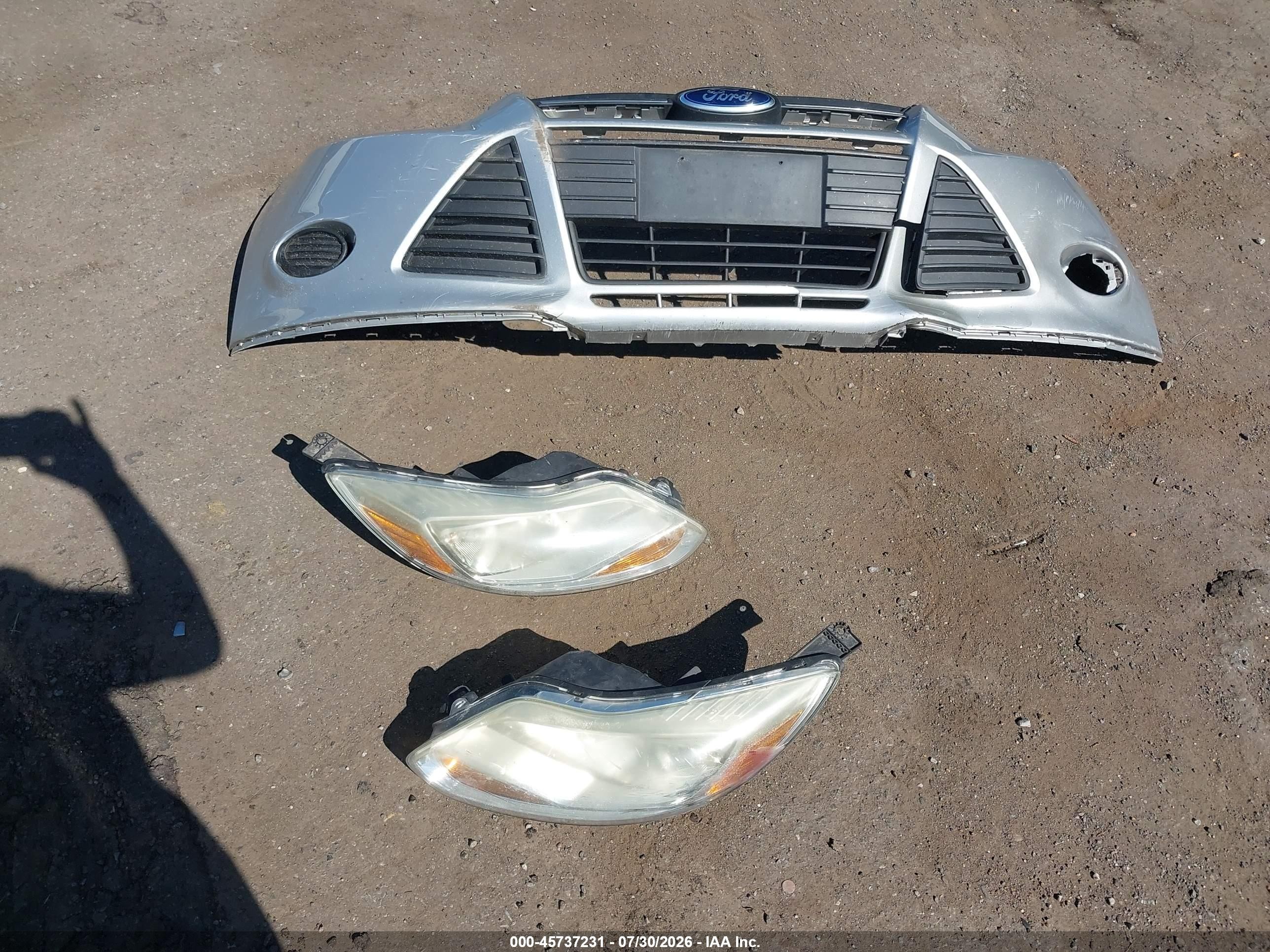 2014 Ford Focus S Серебряный vin: 1FADP3E20EL458335