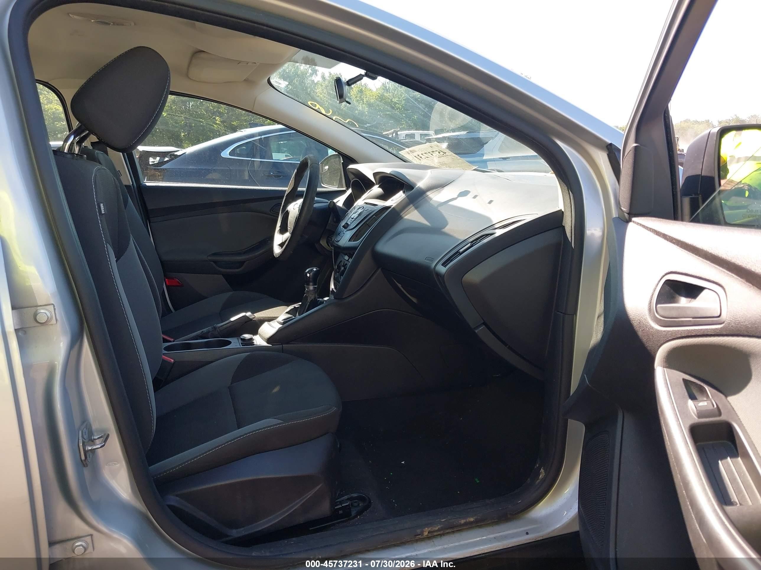 2014 Ford Focus S Серебряный vin: 1FADP3E20EL458335