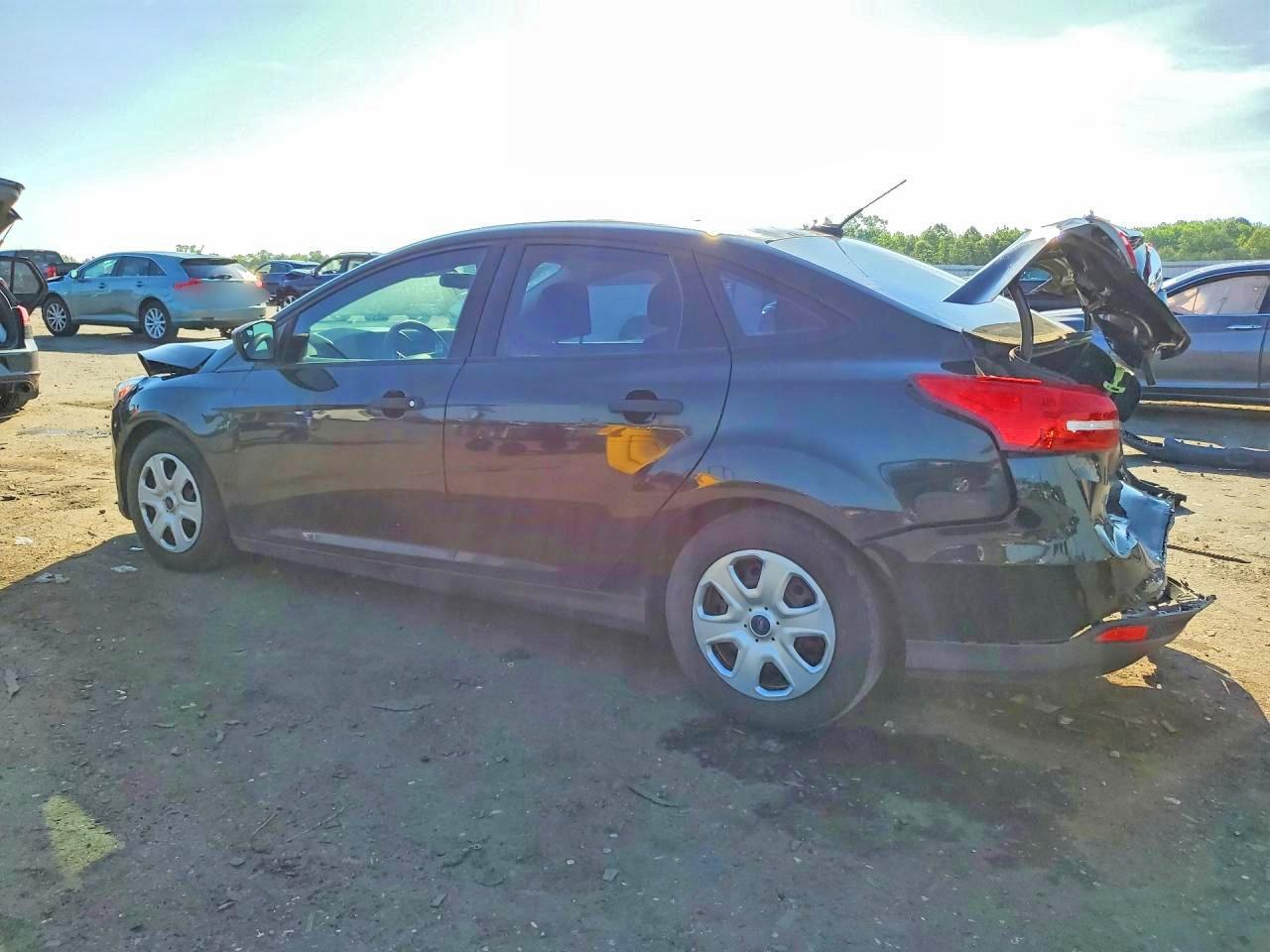 2015 Ford Focus S Черный vin: 1FADP3E20FL300076