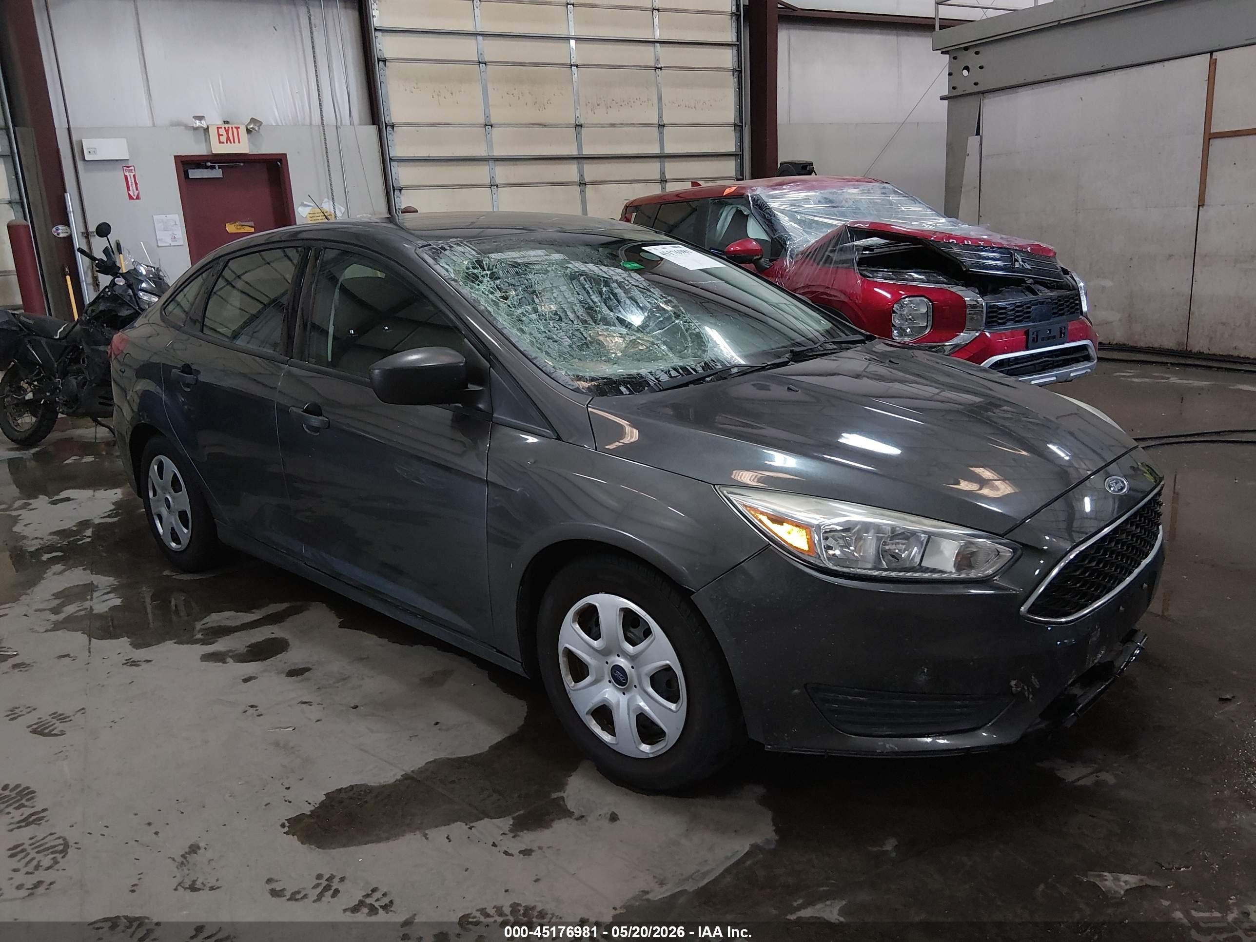 2015 Ford Focus S Серый vin: 1FADP3E20FL306203