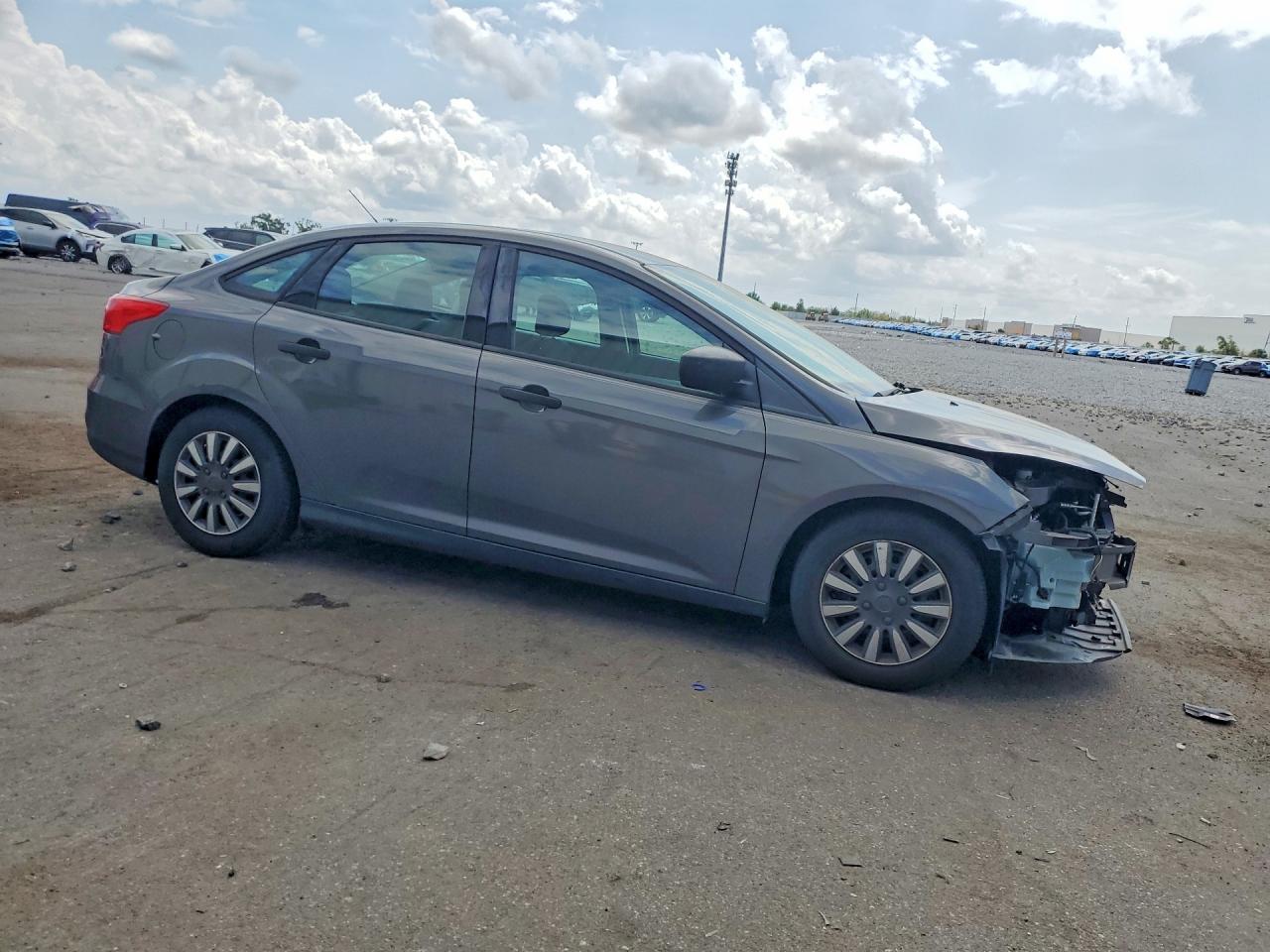 2015 Ford Focus S Gray vin: 1FADP3E20FL311739