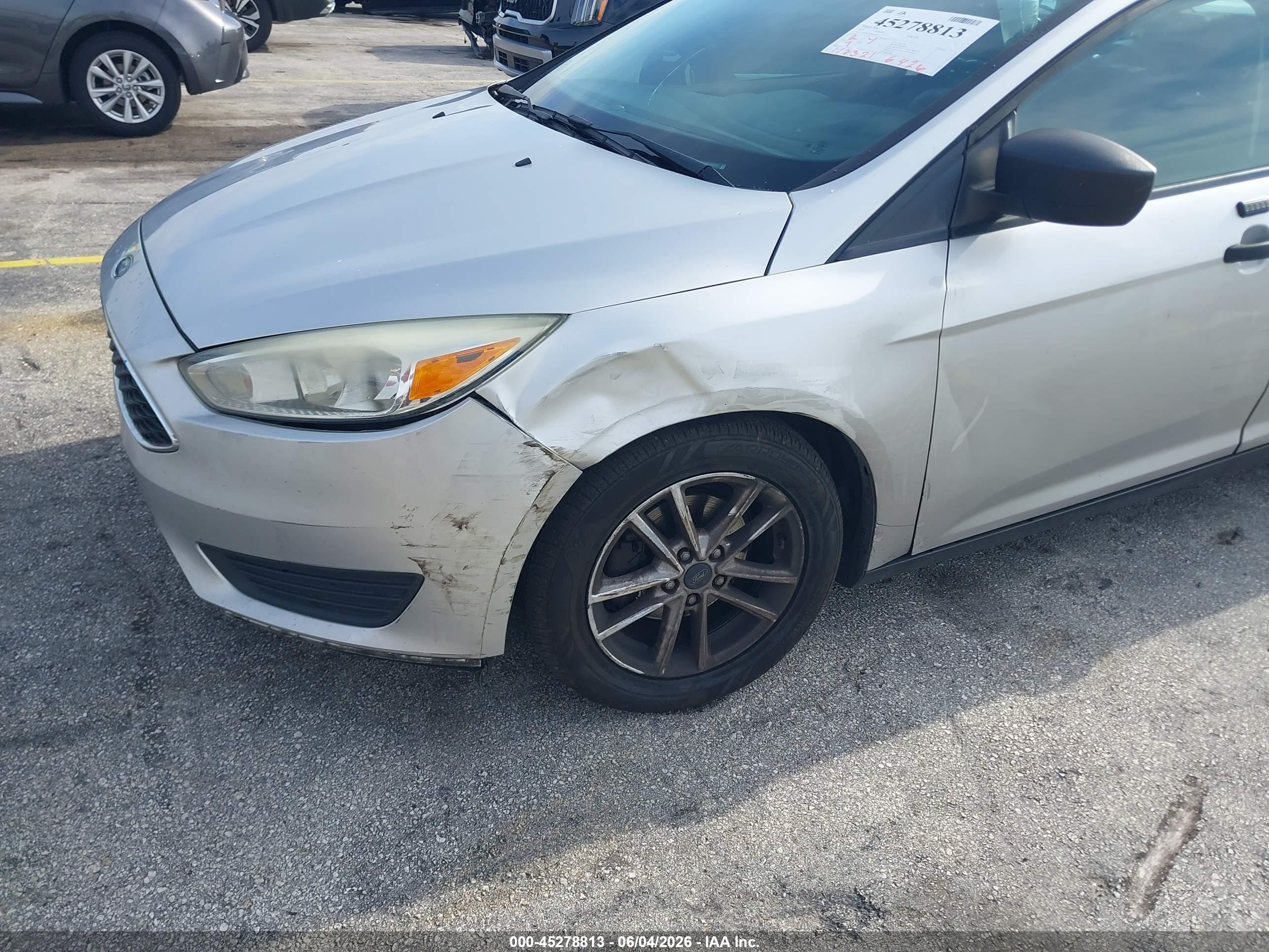 2015 Ford Focus S Серебряный vin: 1FADP3E20FL345177