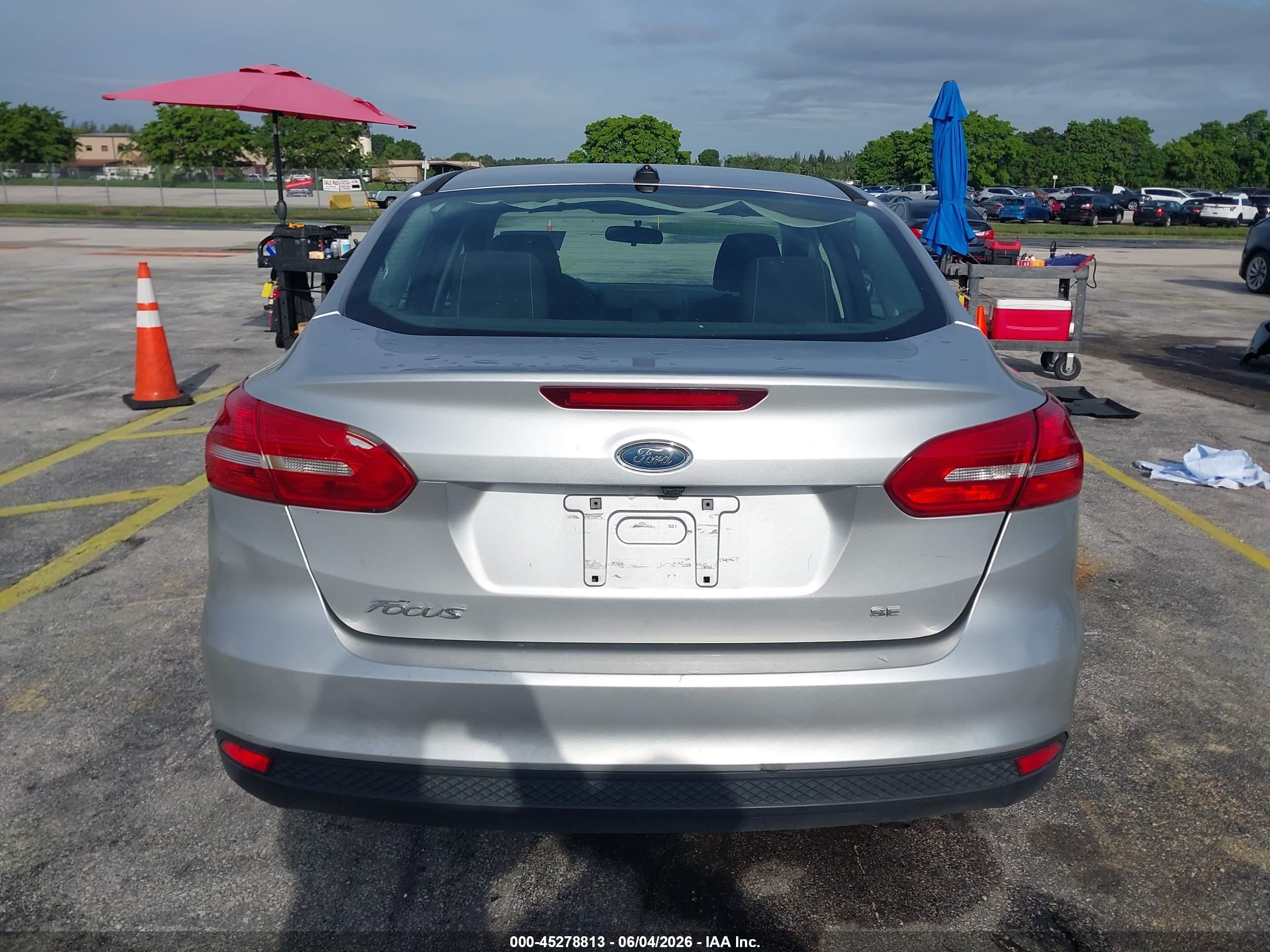 2015 Ford Focus S Серебряный vin: 1FADP3E20FL345177
