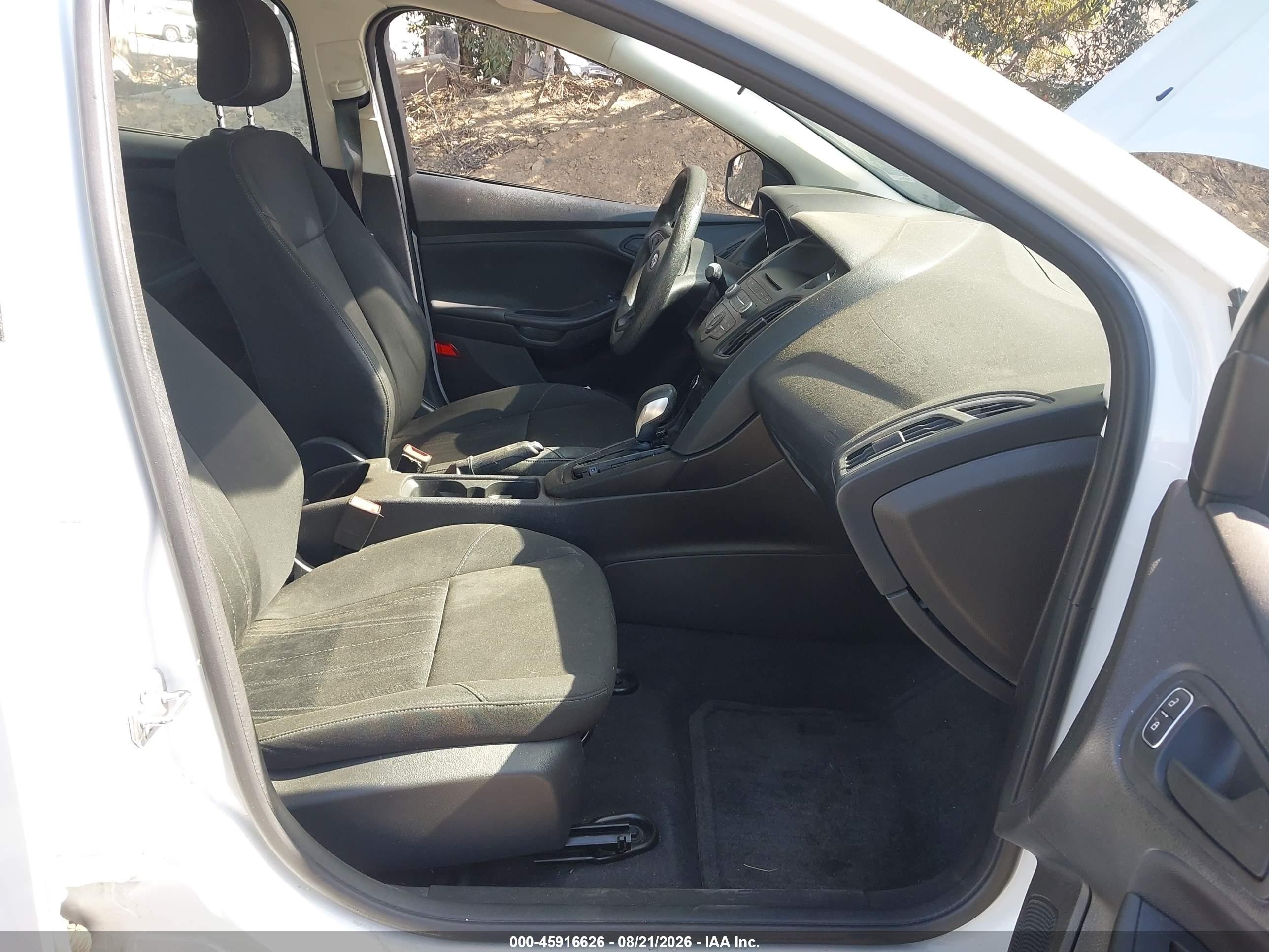 2015 Ford Focus S Белый vin: 1FADP3E20FL358043