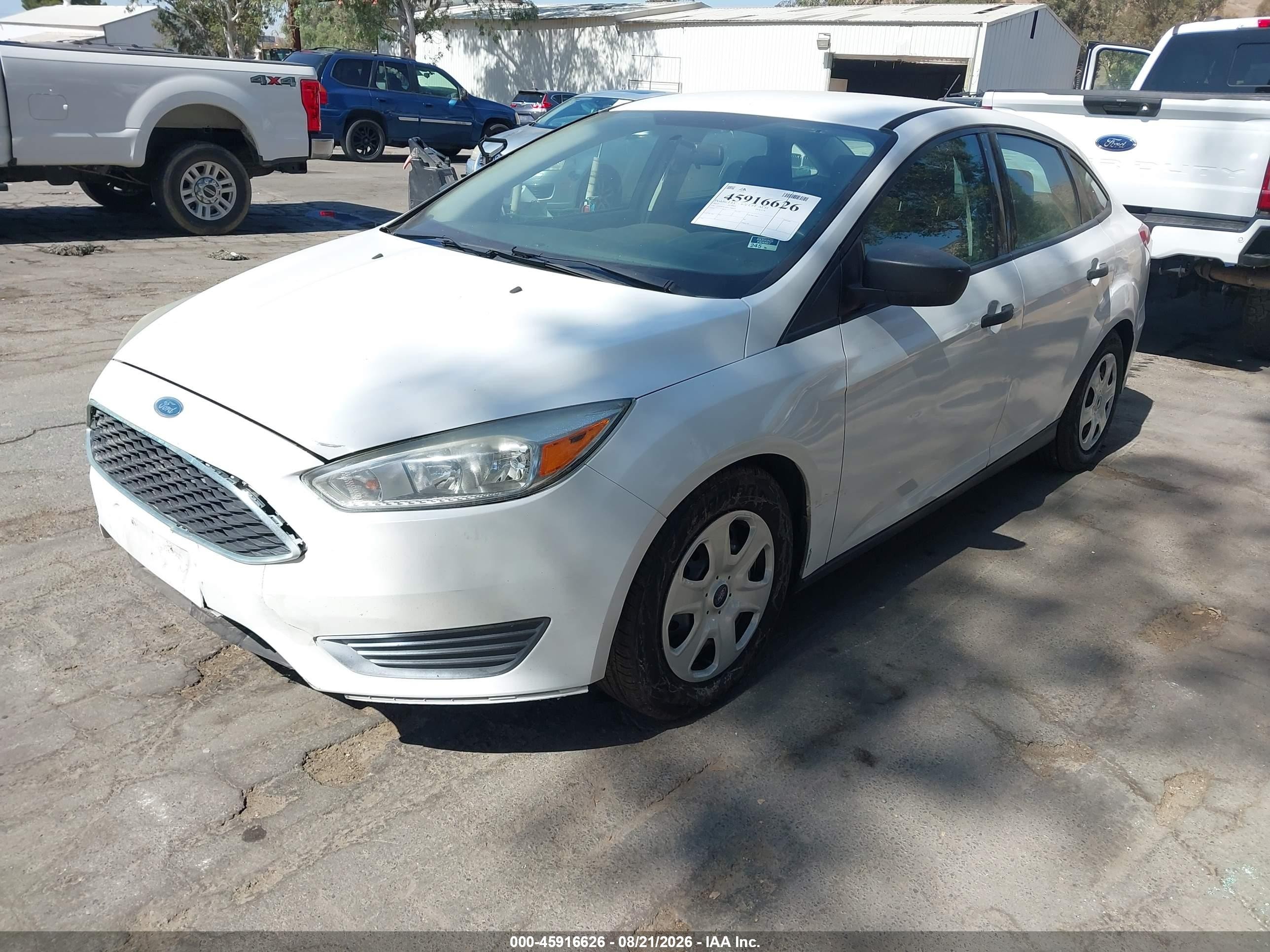 2015 Ford Focus S Белый vin: 1FADP3E20FL358043