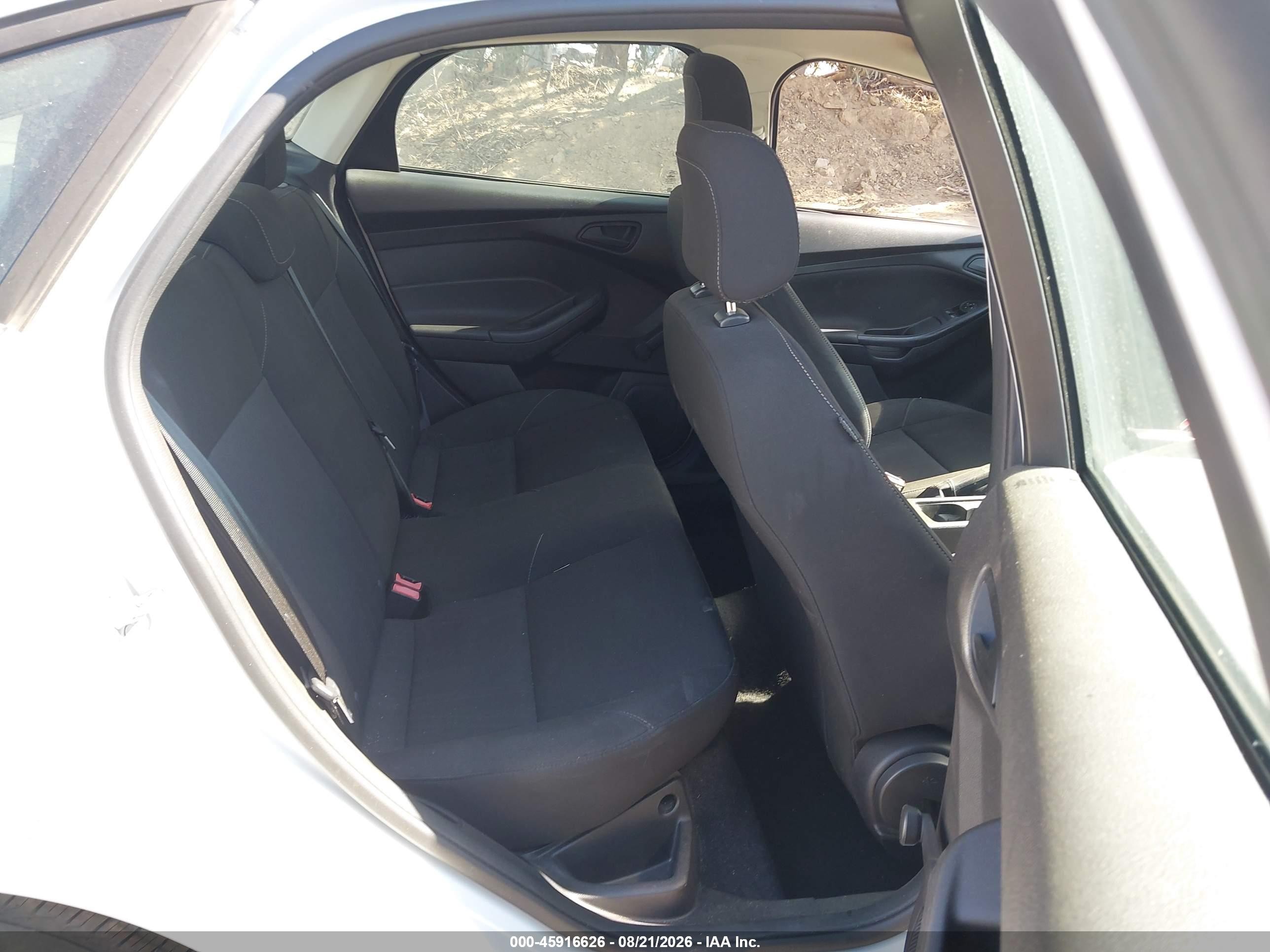 2015 Ford Focus S Белый vin: 1FADP3E20FL358043