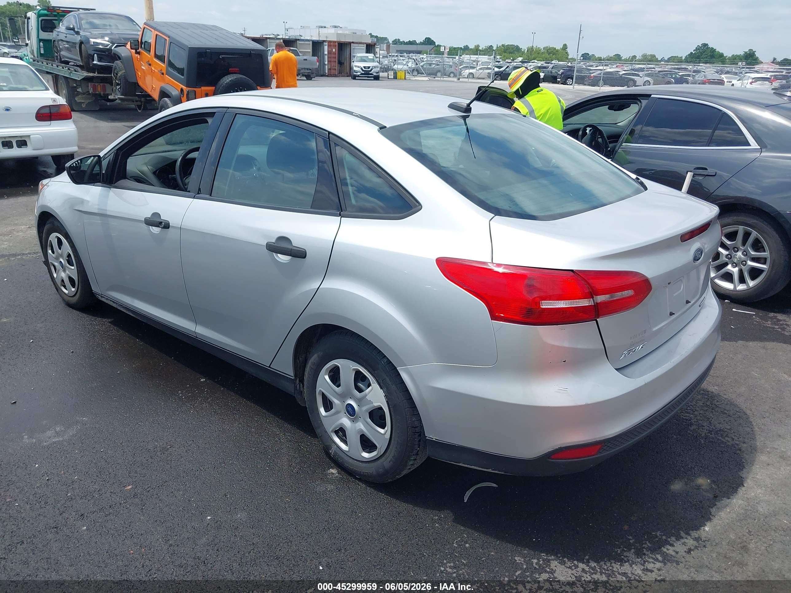 2015 Ford Focus S Silver vin: 1FADP3E20FL381600