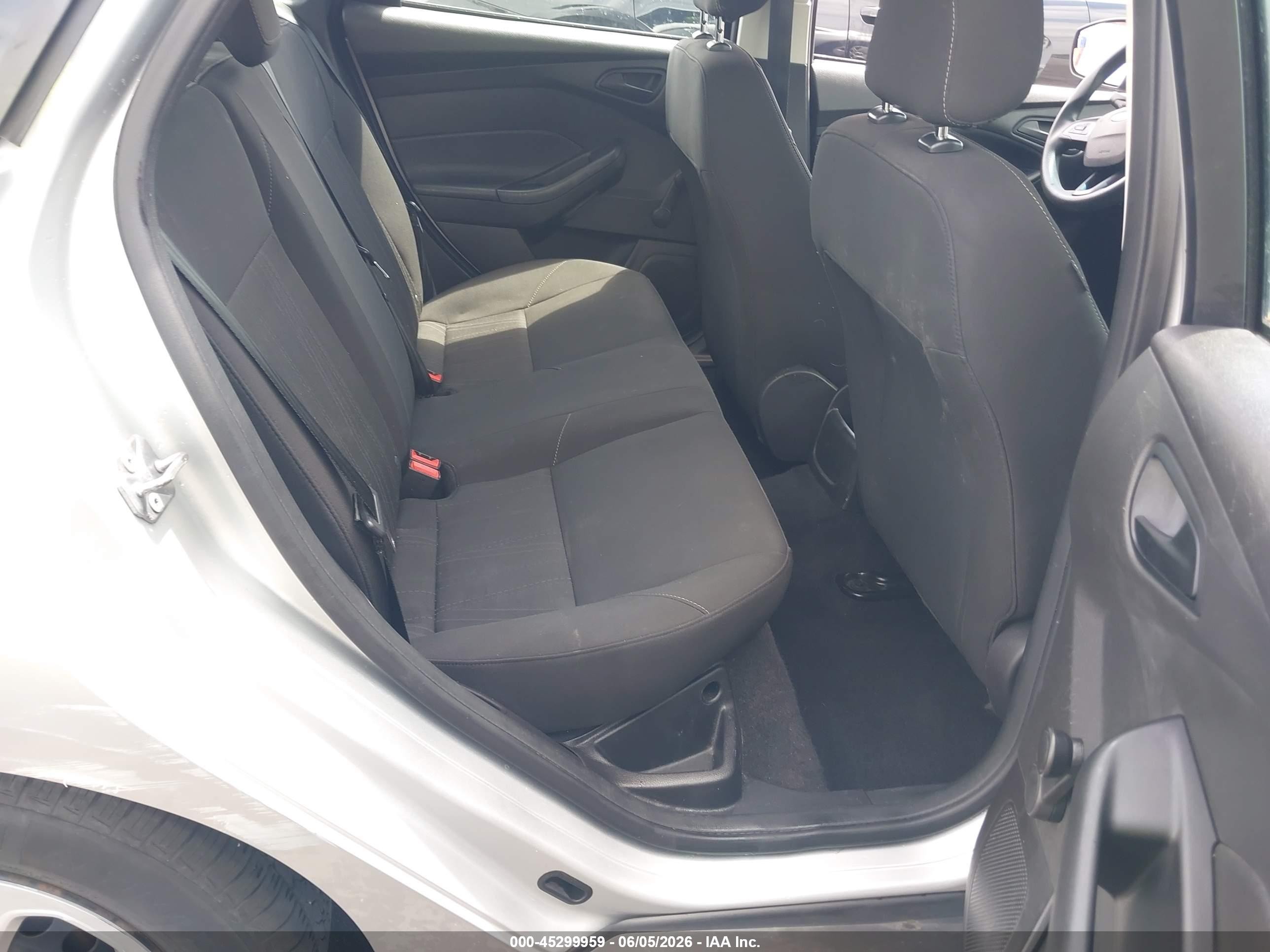 2015 Ford Focus S Silver vin: 1FADP3E20FL381600